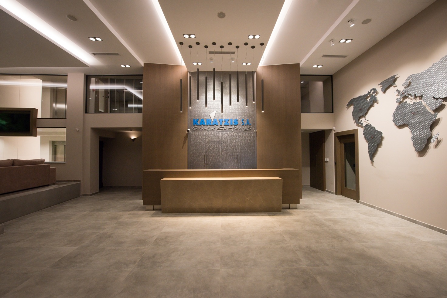 2017 年完成的 KARATZIS S.A.办公室大楼室内设计案例-1