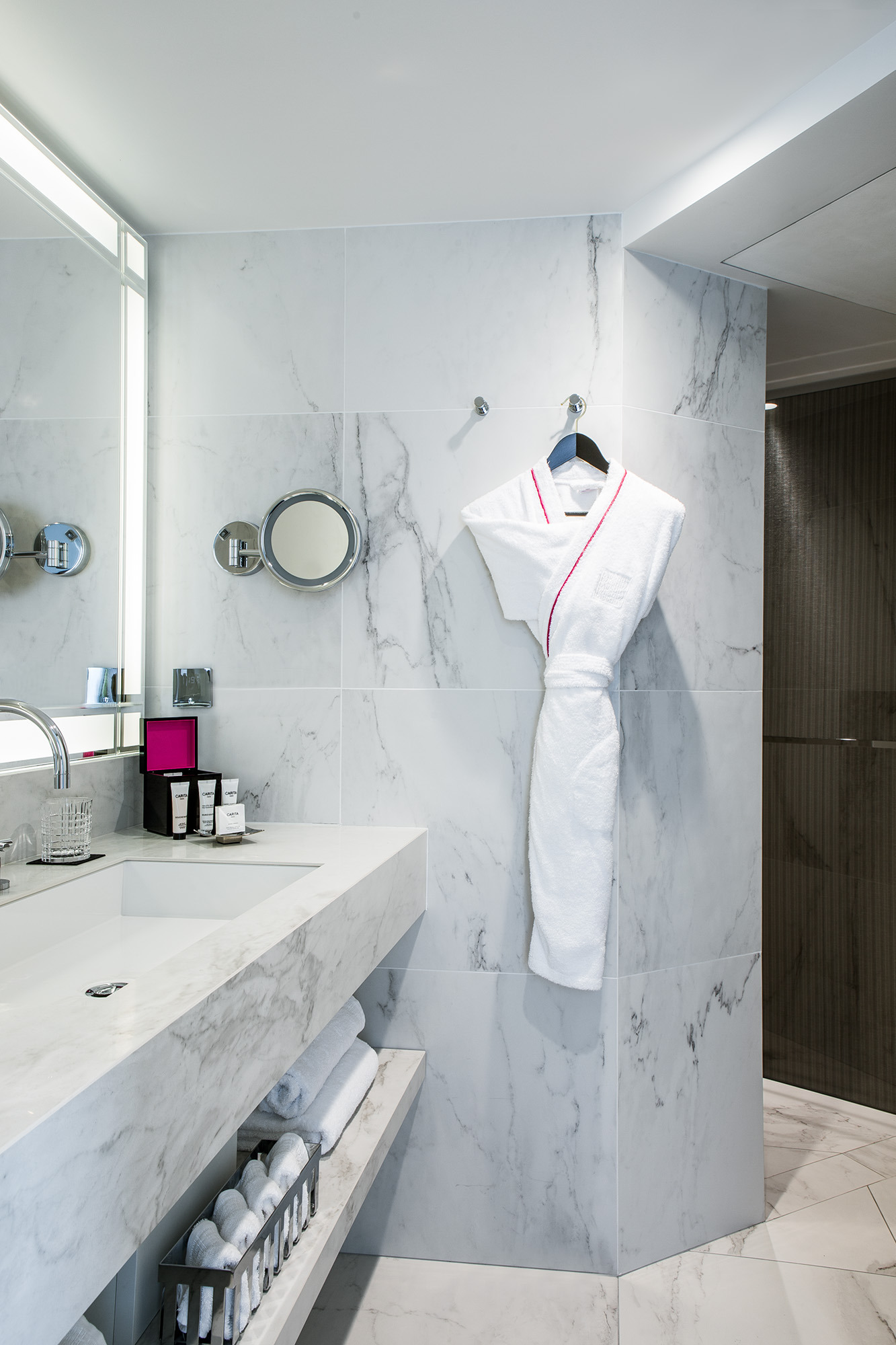 巴黎馥颂酒店 | 粉色与黑色演绎的法式浪漫-44