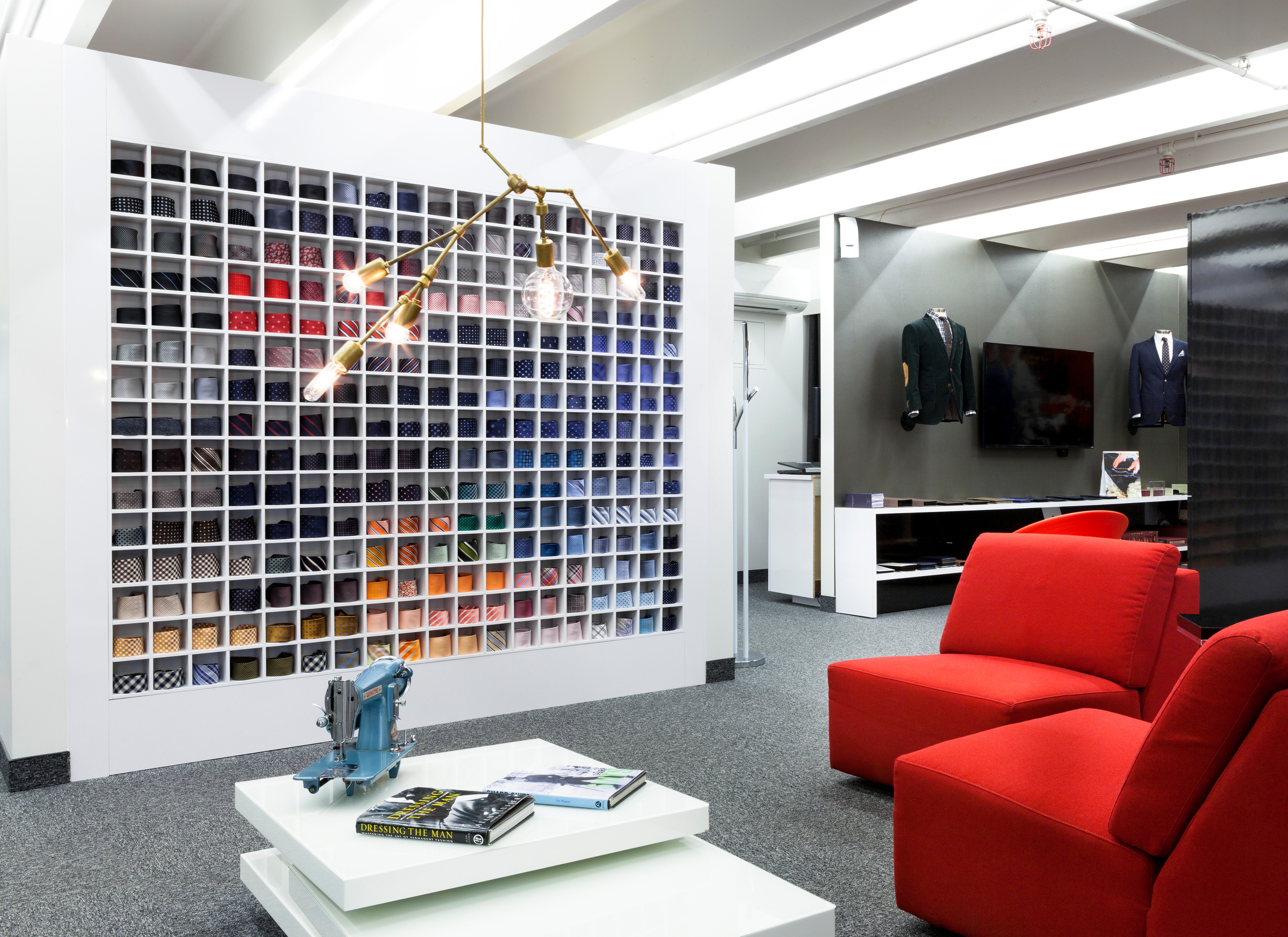 定制男装的现代体验空间——Surmesur Quebec 旗舰店-5