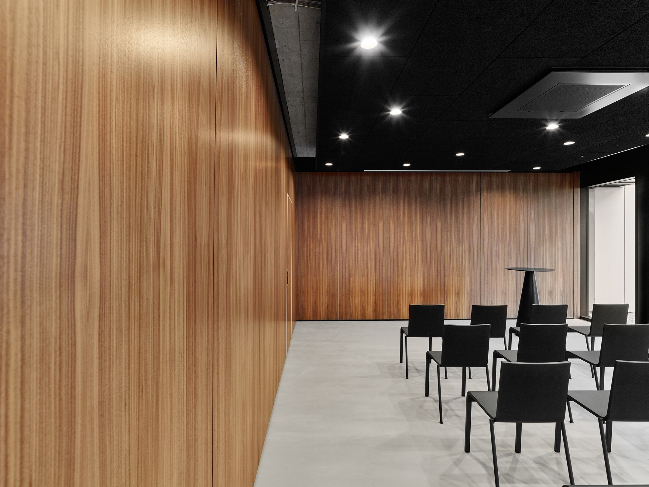 2017 年完成的办公室室内设计案例-4