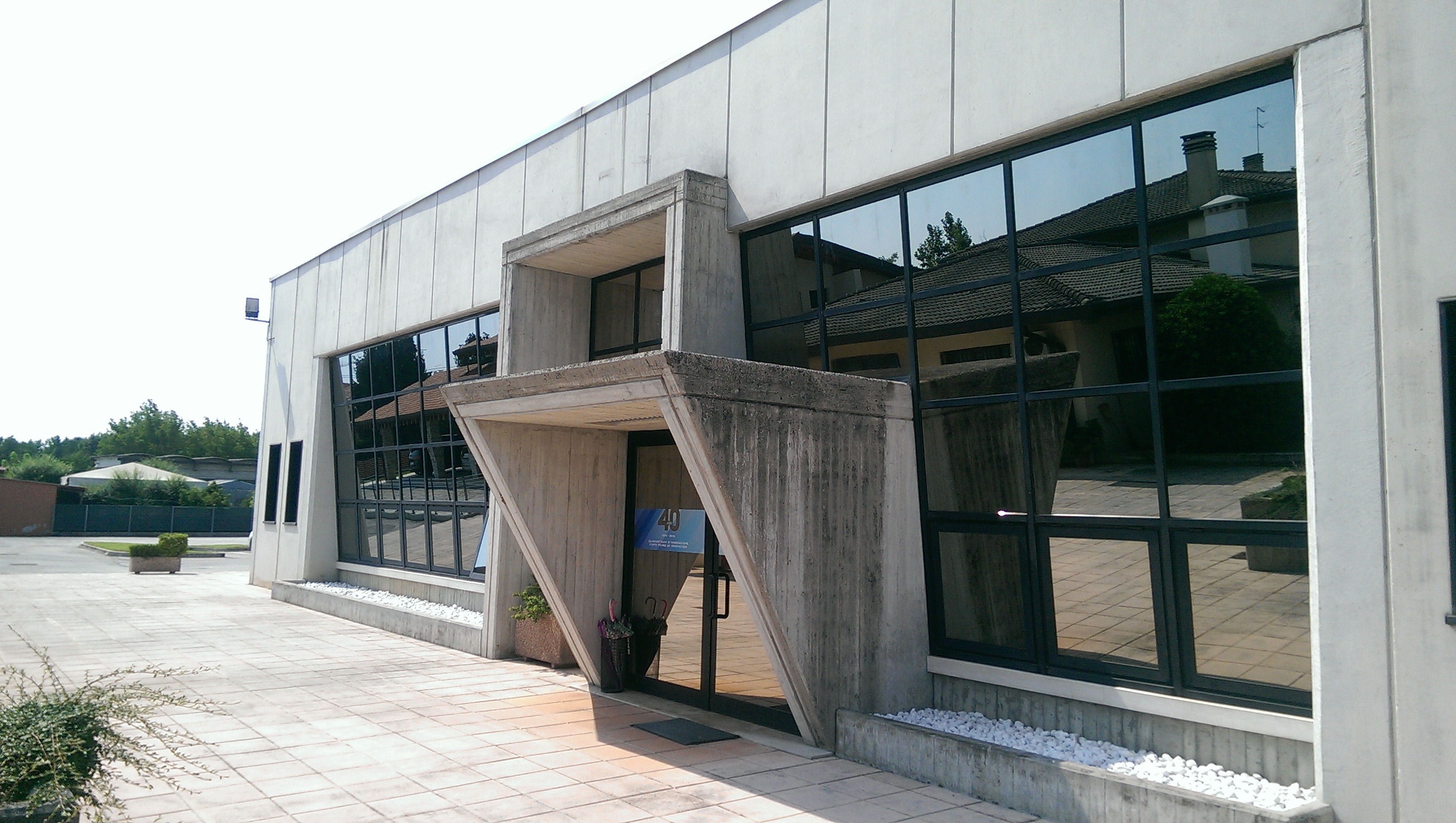 2016 年完成的面砖通风办公楼翻新-3