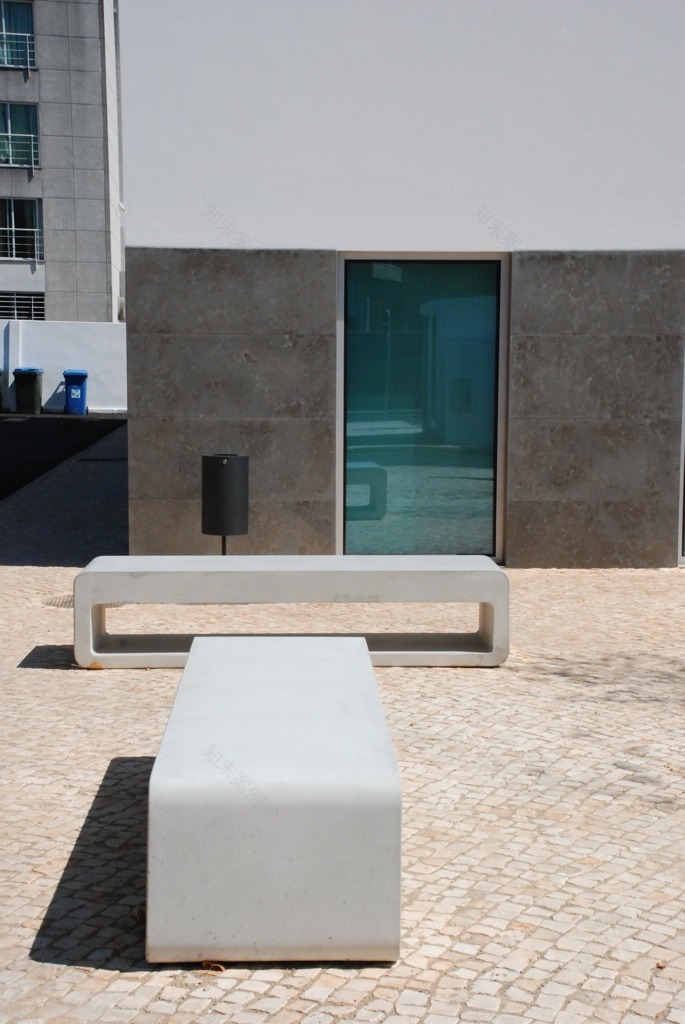 葡萄牙 Carnide 社区健康中心 · 城市家具设计-29