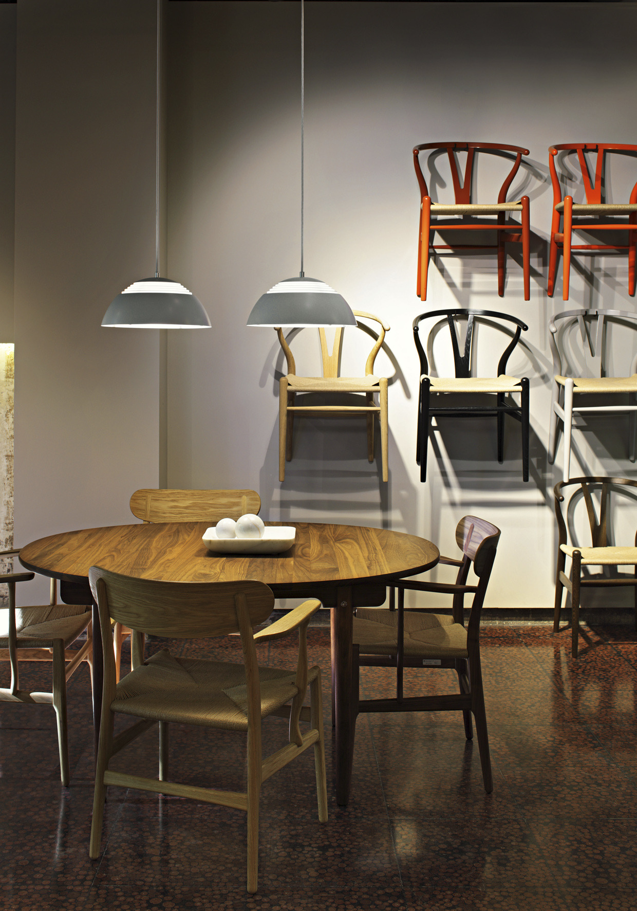 意大利首个 Carl Hansen & Søn 展示厅，简约北欧风遇见历史米兰空间-3