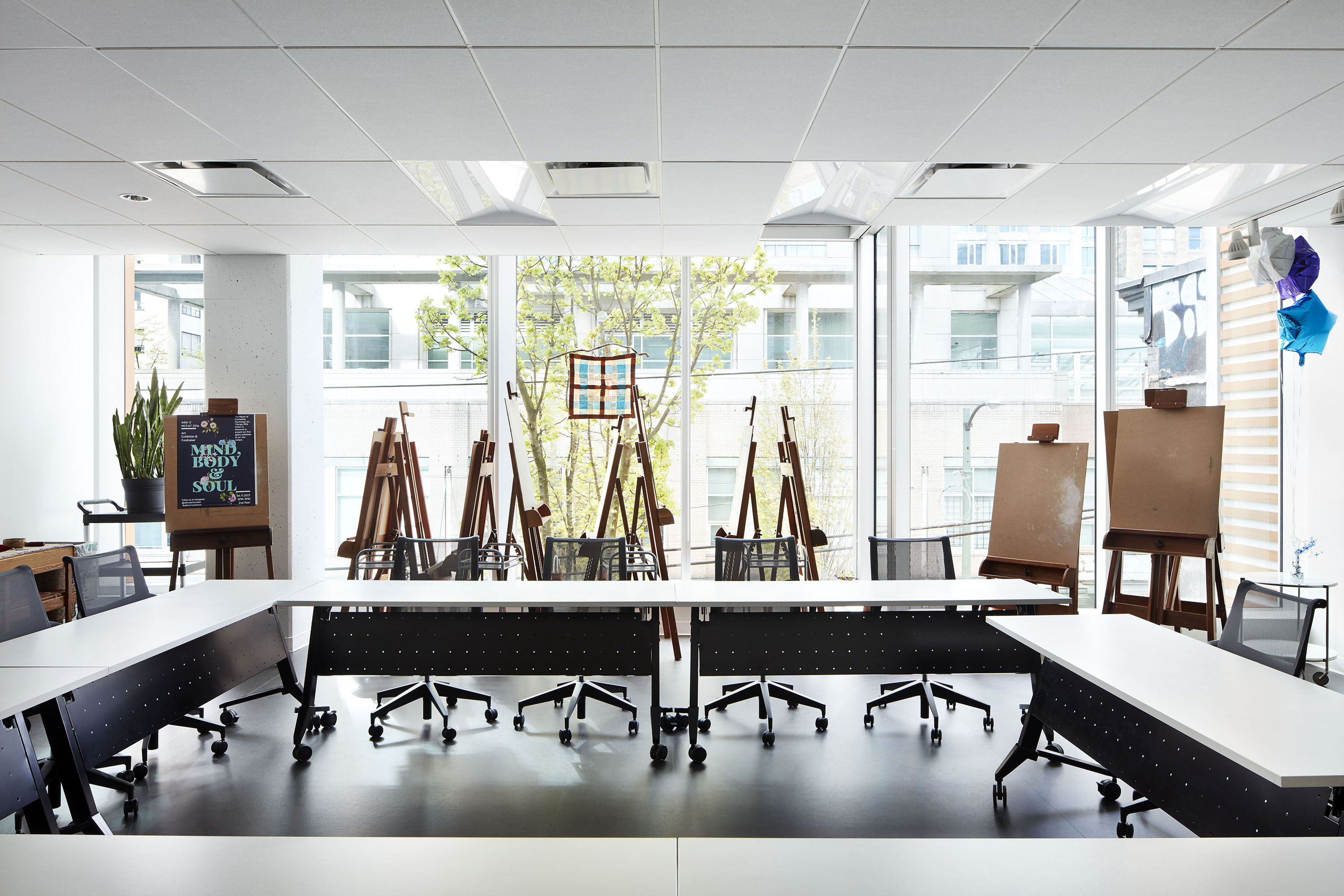 温哥华 Adler 大学校园,垂直学术广场的创新设计-7