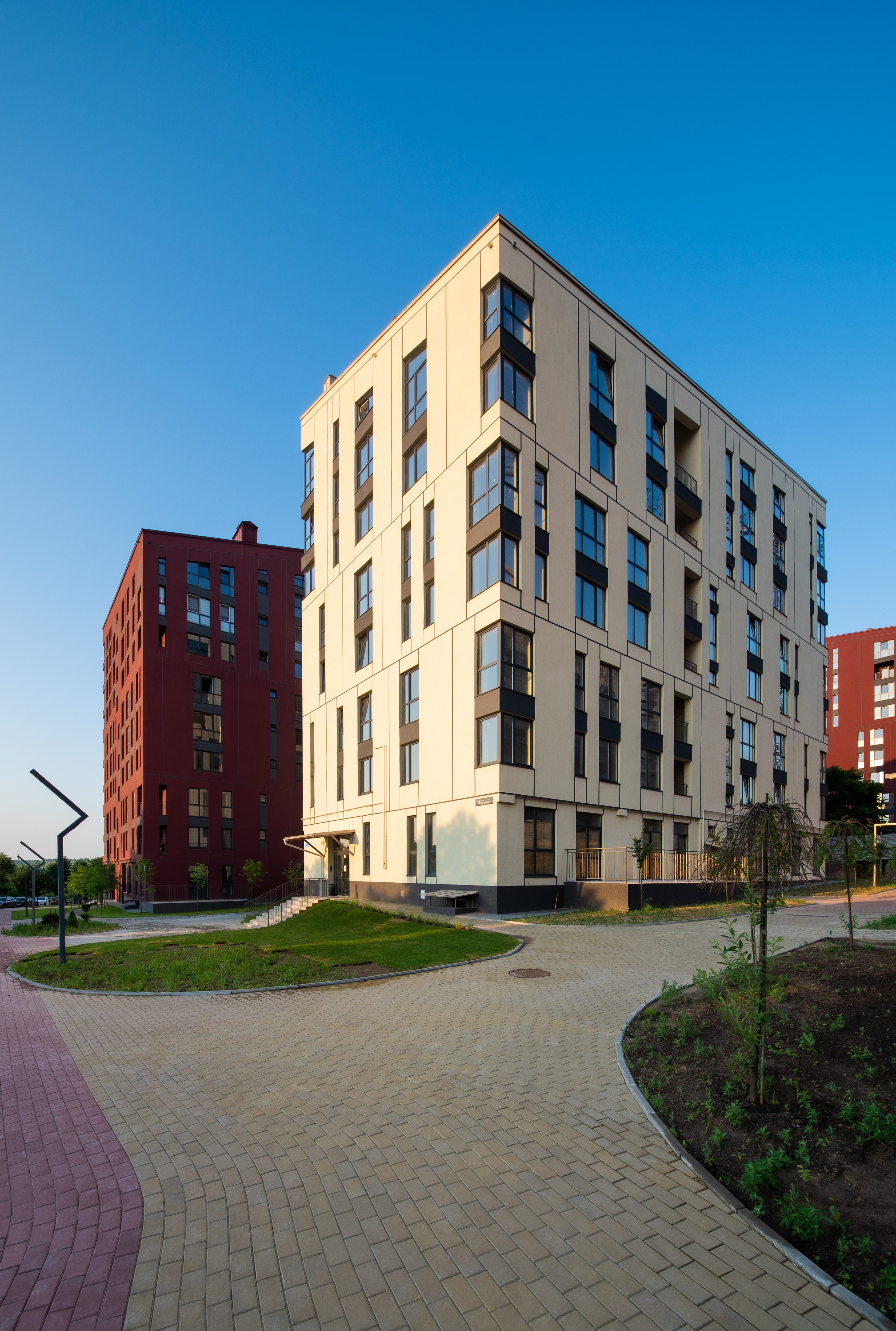 动态光谱住宅 | 斜屋顶的创意表达-12