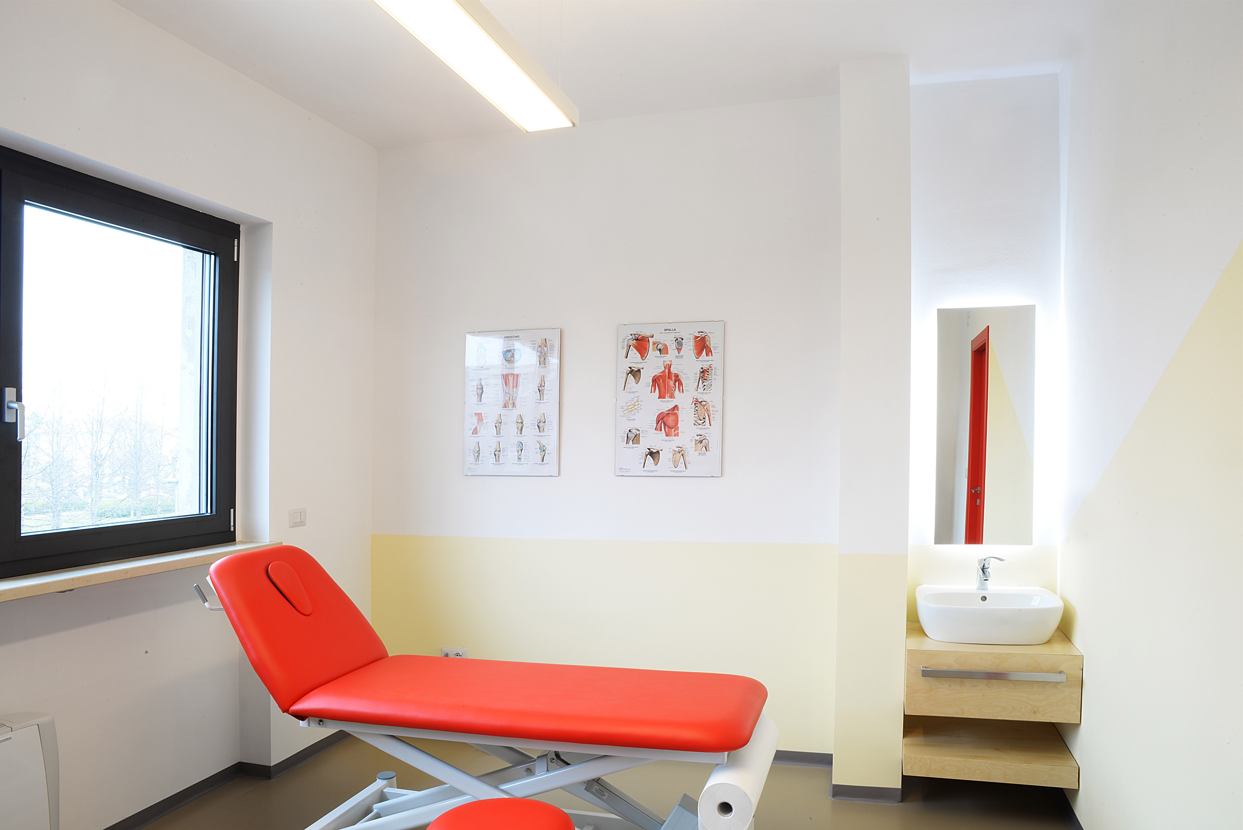 和谐均衡 | 多功能运动医疗中心设计-15