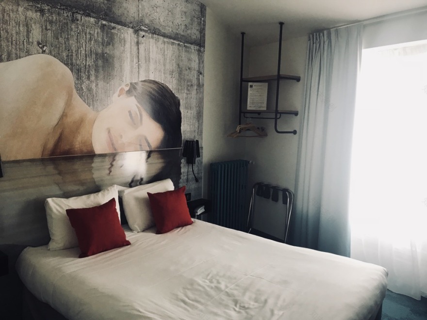 法式海滨酒店"Le Bord'O"的街头艺术风格室内设计-8