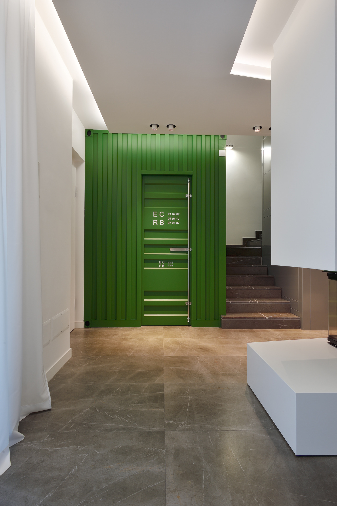 意式风情三层楼别墅设计-3