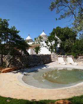 岩石旁的天然泳池——"Piscina Cutetto"