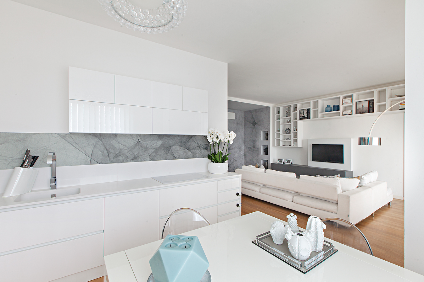 点亮色彩的明亮空间-7