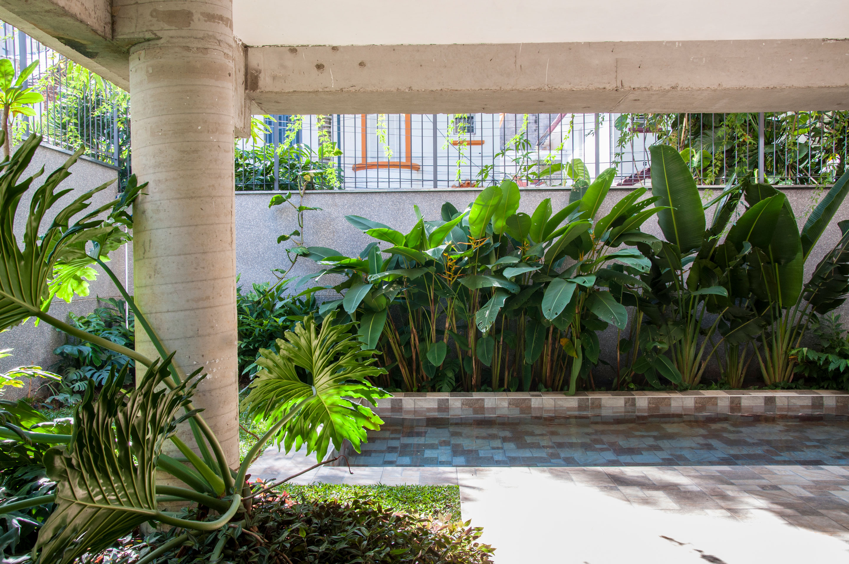 巴西绿色住宅楼，绿意盎然与城市景观相融-11