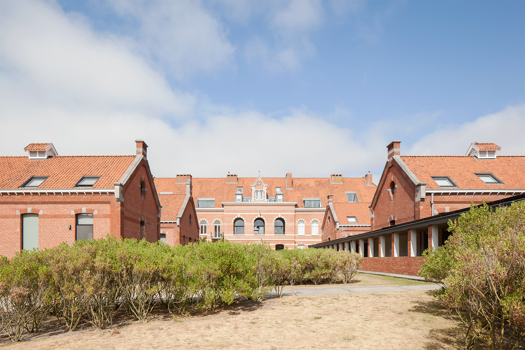 比利时奥斯坦德前军事医院改建住宅区-9