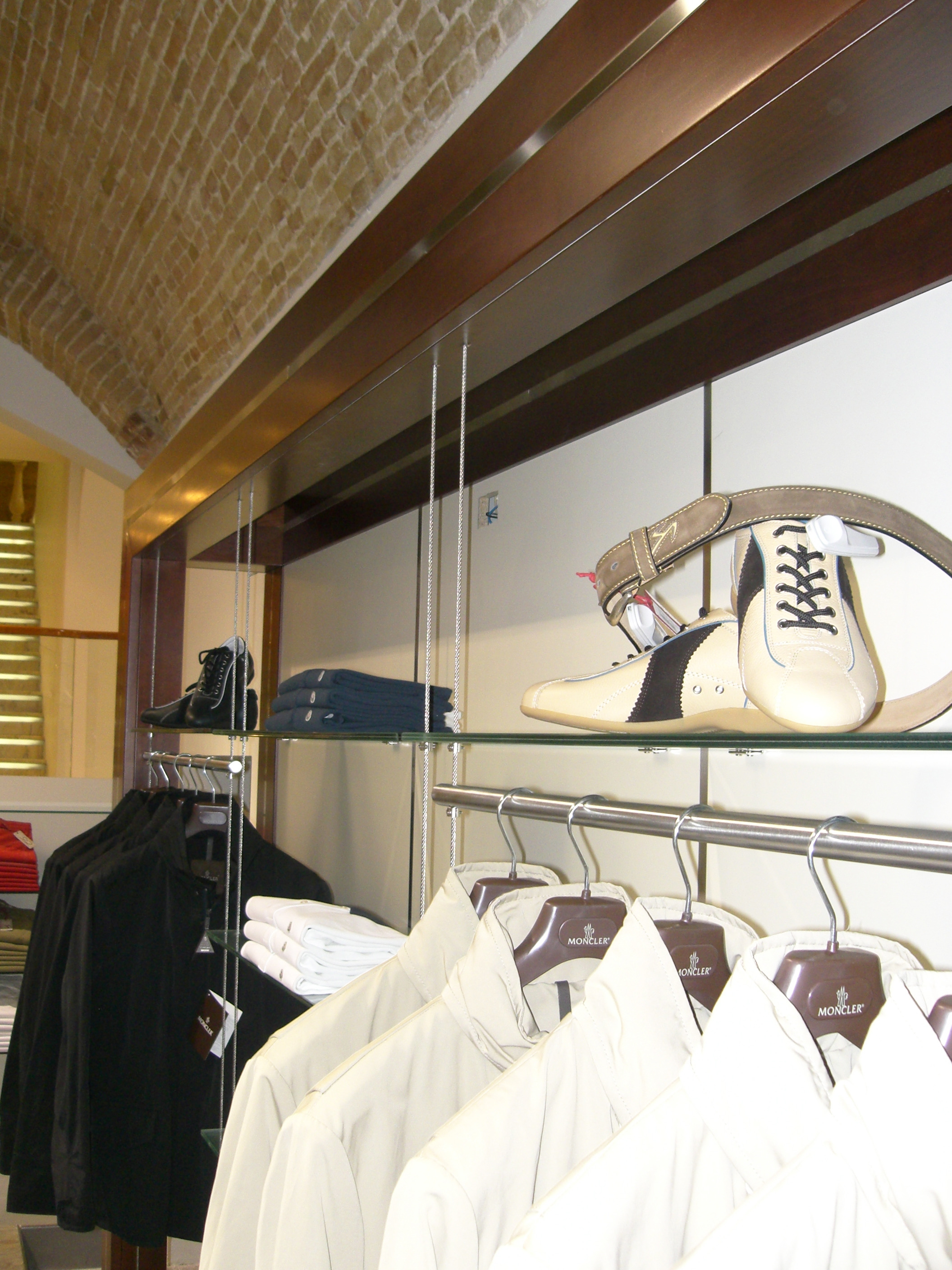 2006 年完成的 Arteni Negozio Abbigliamento 室内设计案例-4