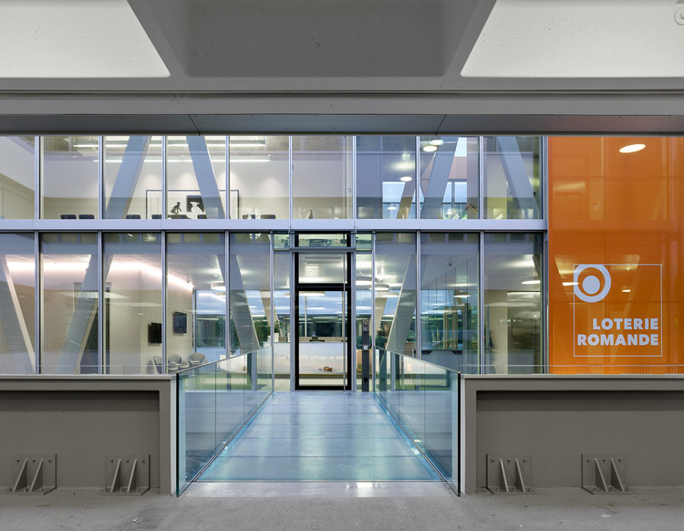 洛桑洛罗总部 · CCHE 建筑事务所打造的多功能工业风建筑-2