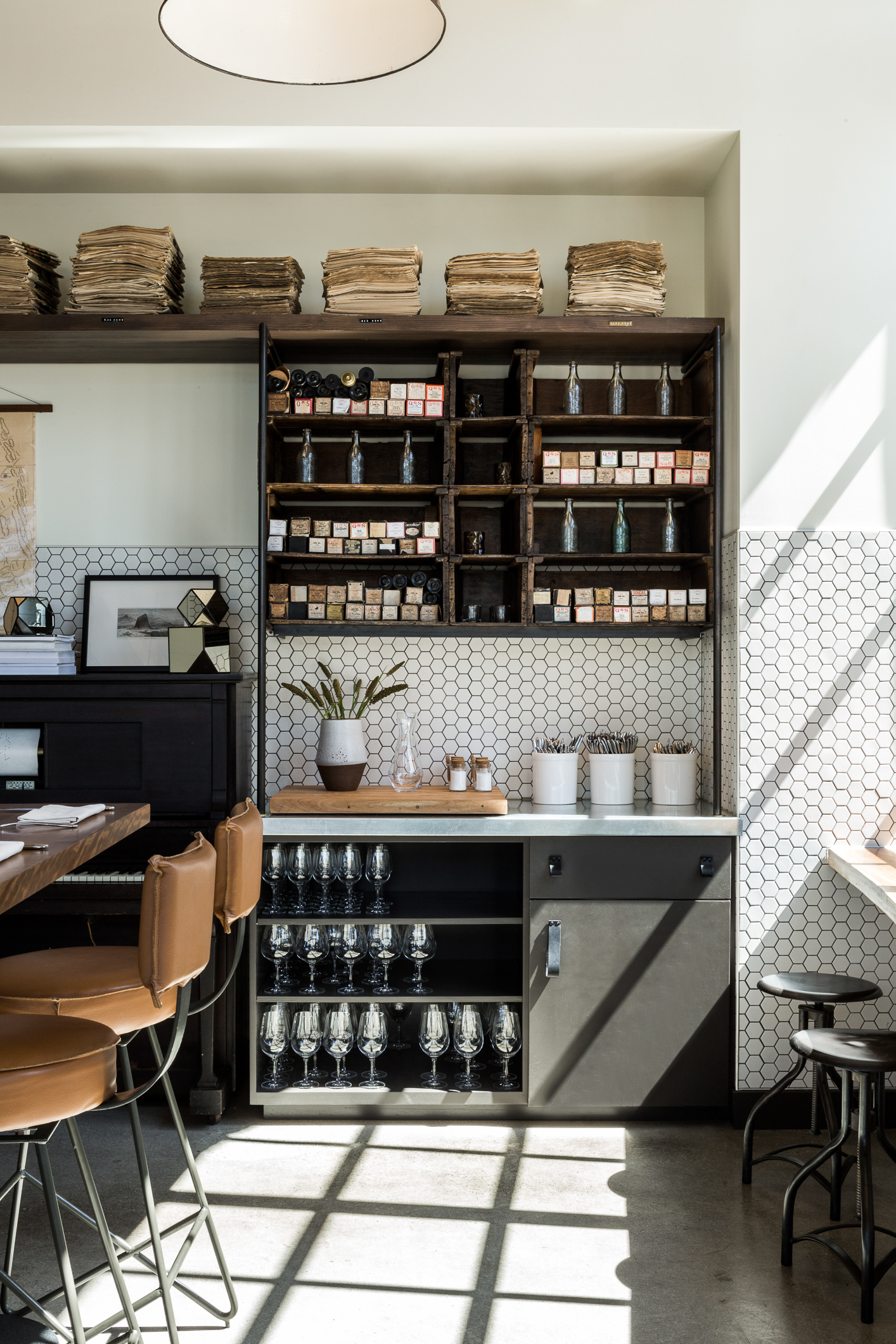 纳帕餐厅设计 | 融合古典与现代,展现加州风情-12