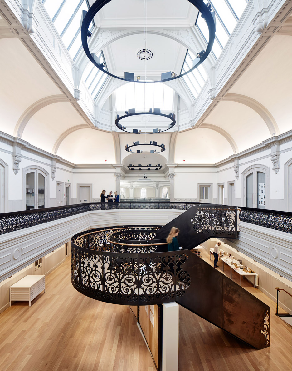 英国诺威治大学建筑艺术学院楼梯翻新-2