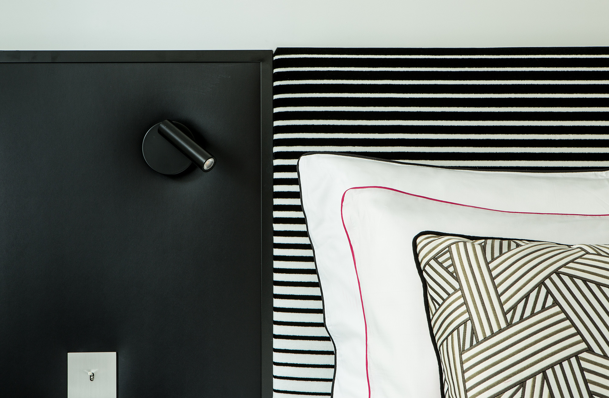 巴黎馥颂酒店 | 粉色与黑色演绎的法式浪漫-59