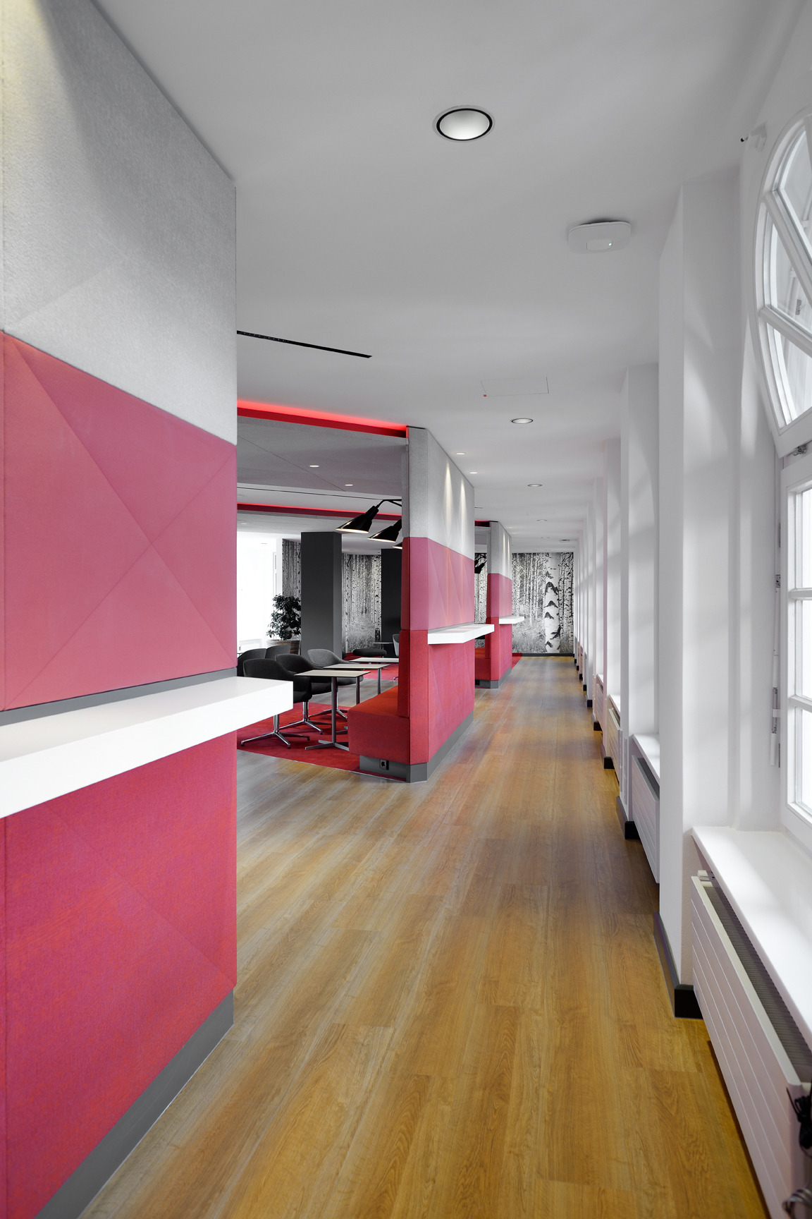 汉堡企业咨询公司办公室的社交中心设计-4