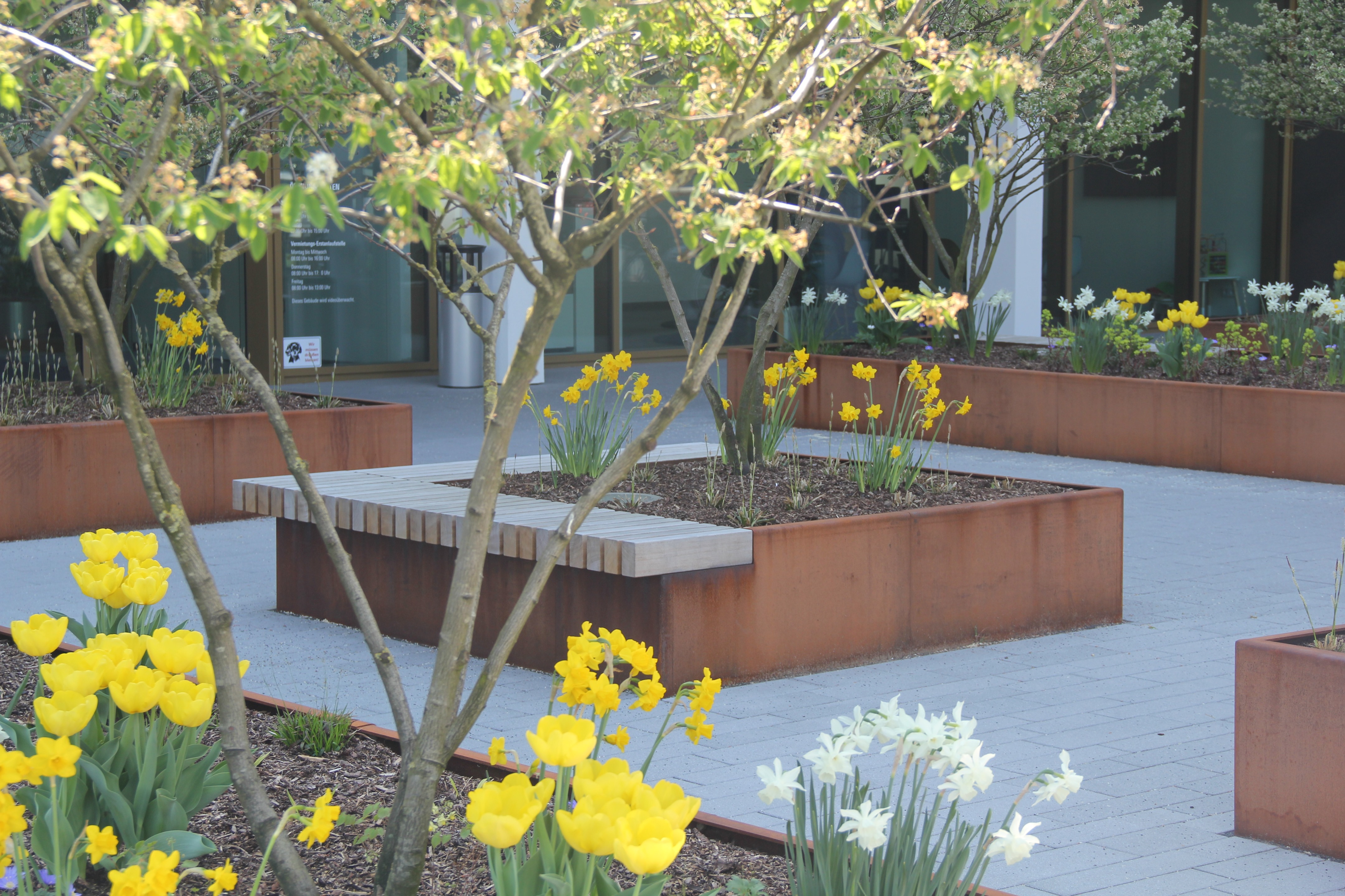 城市公共空间家具设计 · 多功能公共座椅与自行车架-3