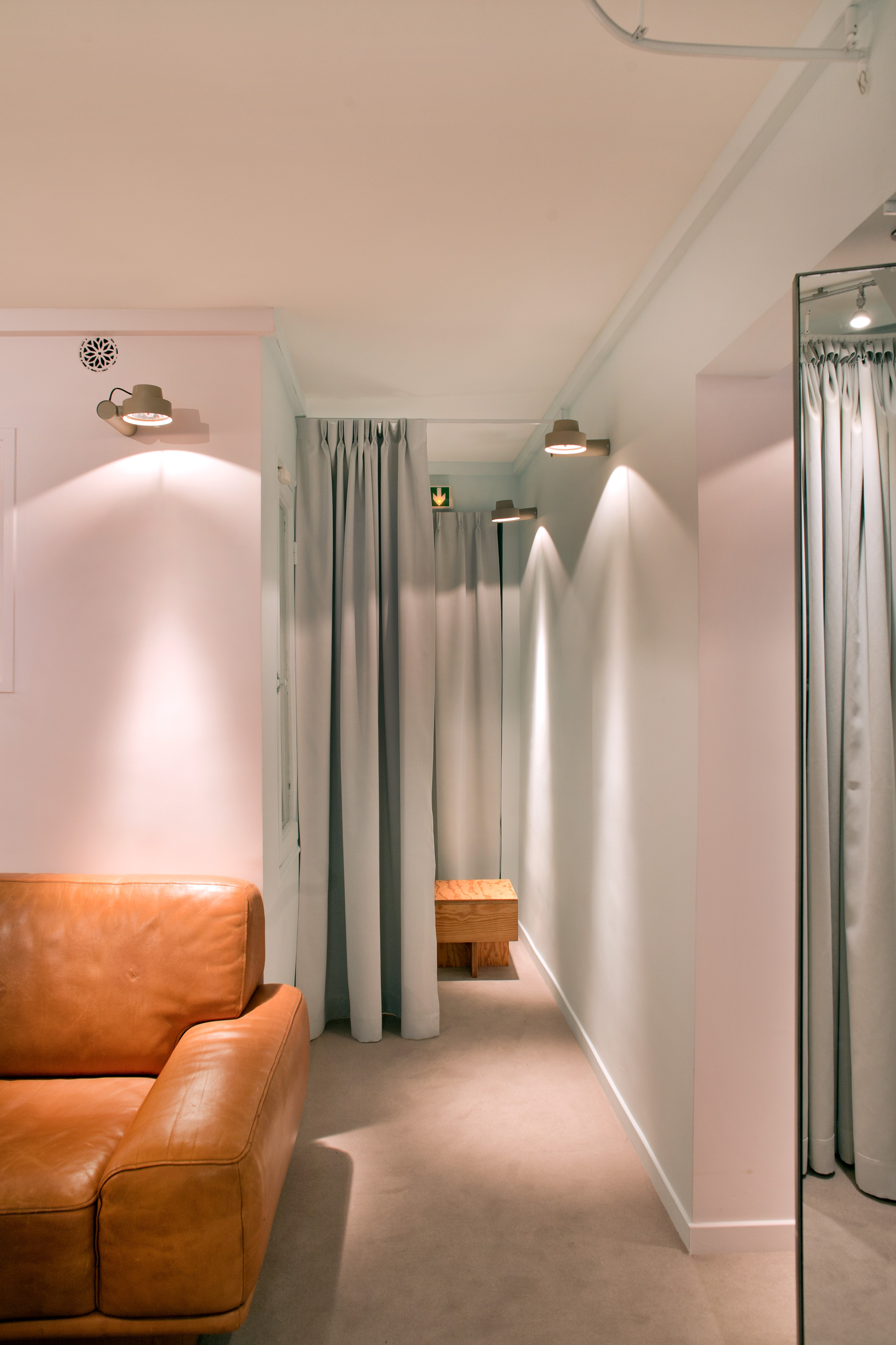 2014 年完成的 Naxor 品牌展示店室内设计-14