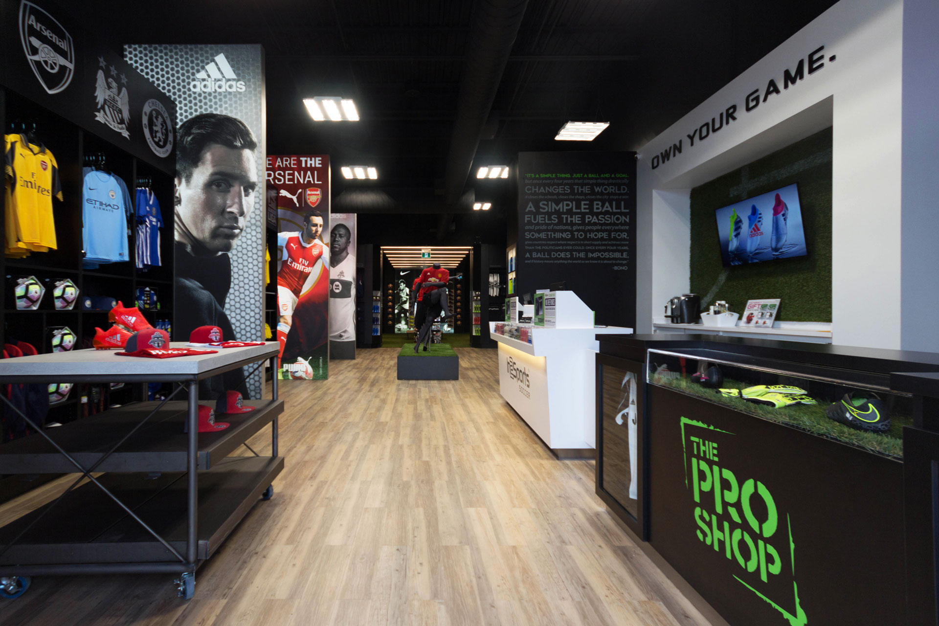 In2Sports 旗舰店室内设计-17