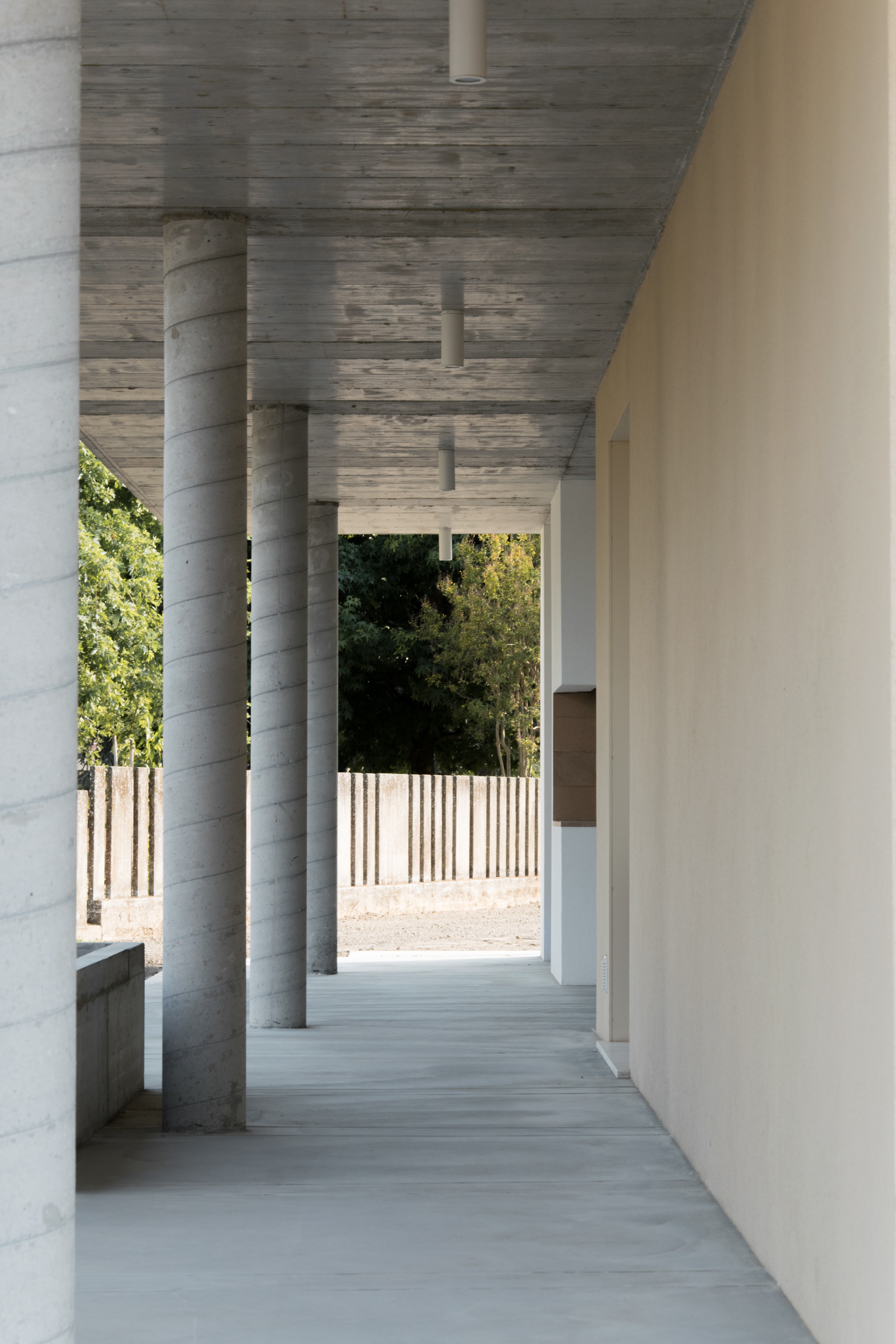 意式乡村现代家居,双高空间与户外融合-15