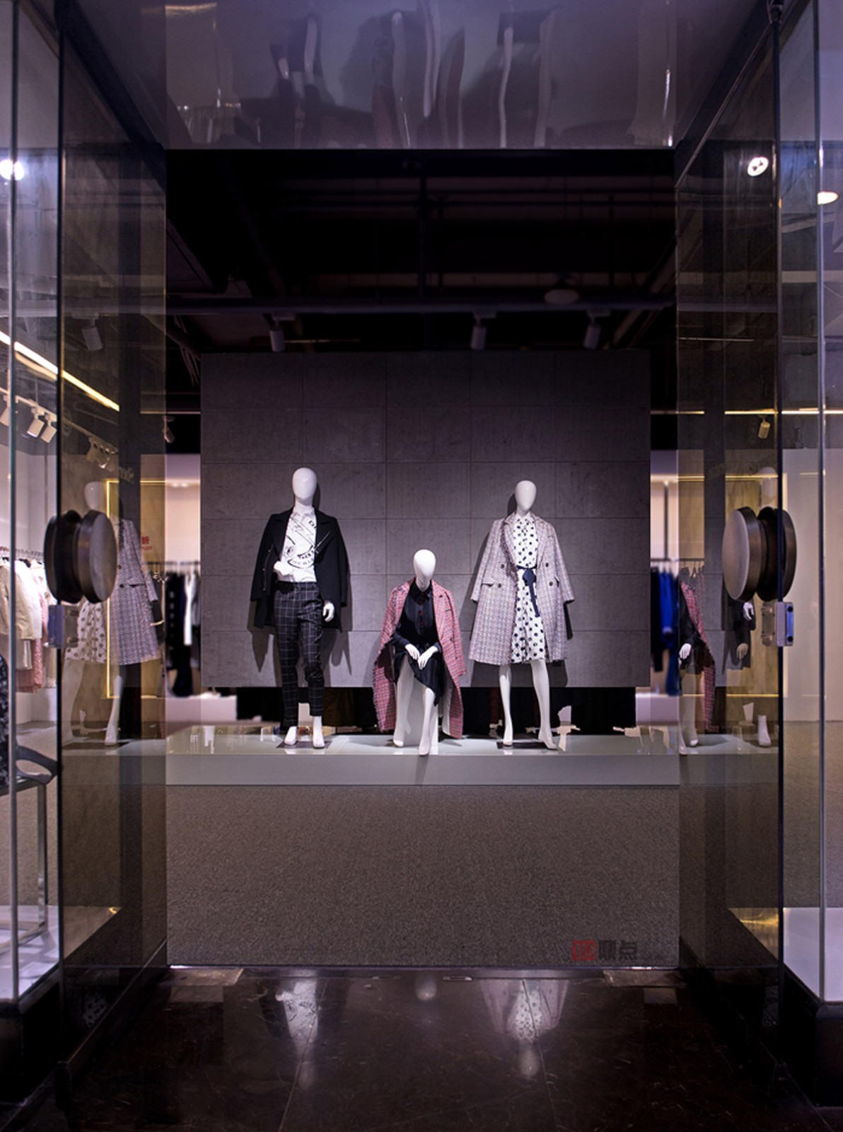 DID 鼎点室内设计 | OUTLETS 奥特莱斯服装店,时尚线条点面完美结合-1