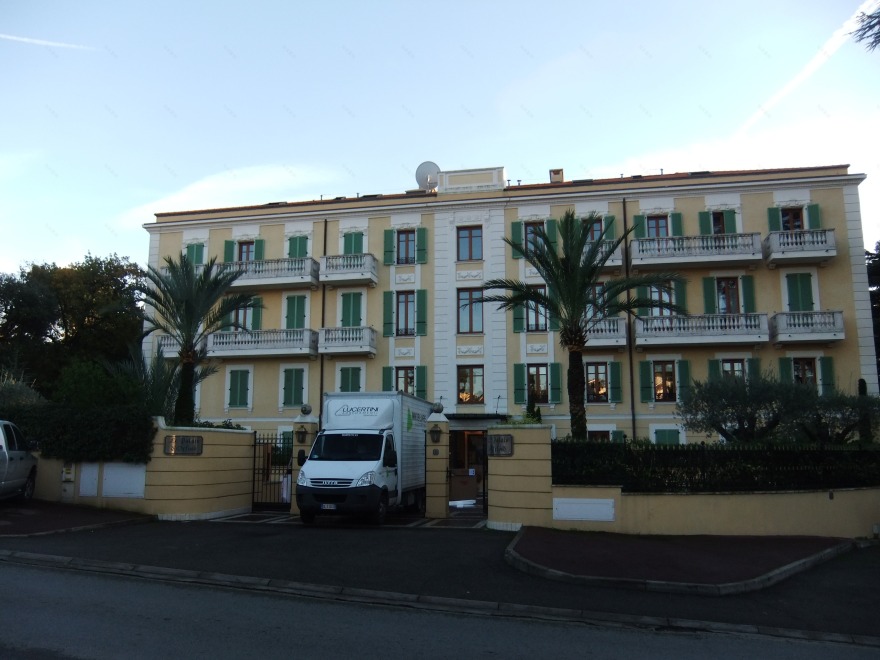 戛纳豪华别墅,舒适宜居的设计典范-4