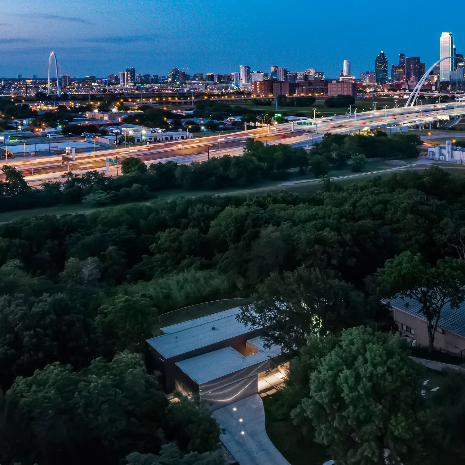 悬崖之上的绿色梦幻家园-19