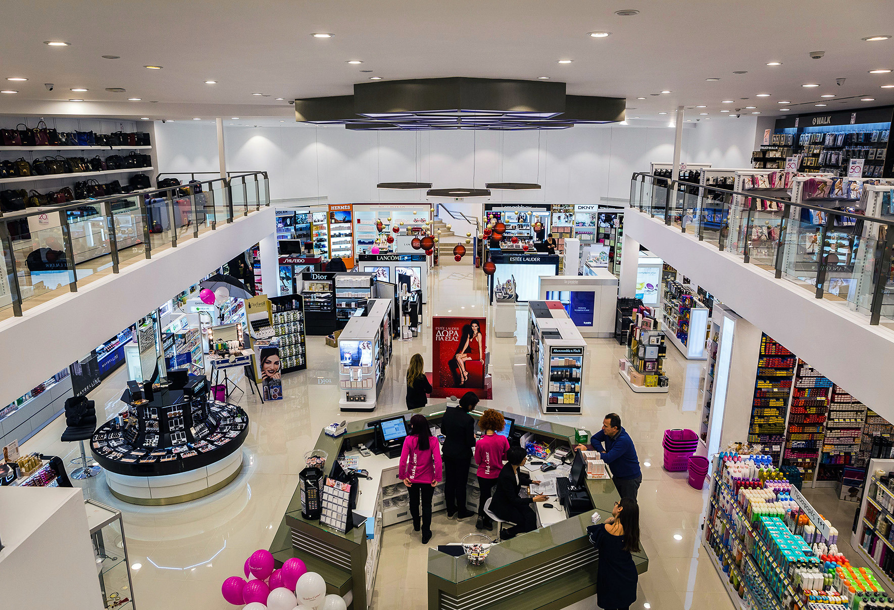 2016 年完成的化妆品多商店购物中心设计-2