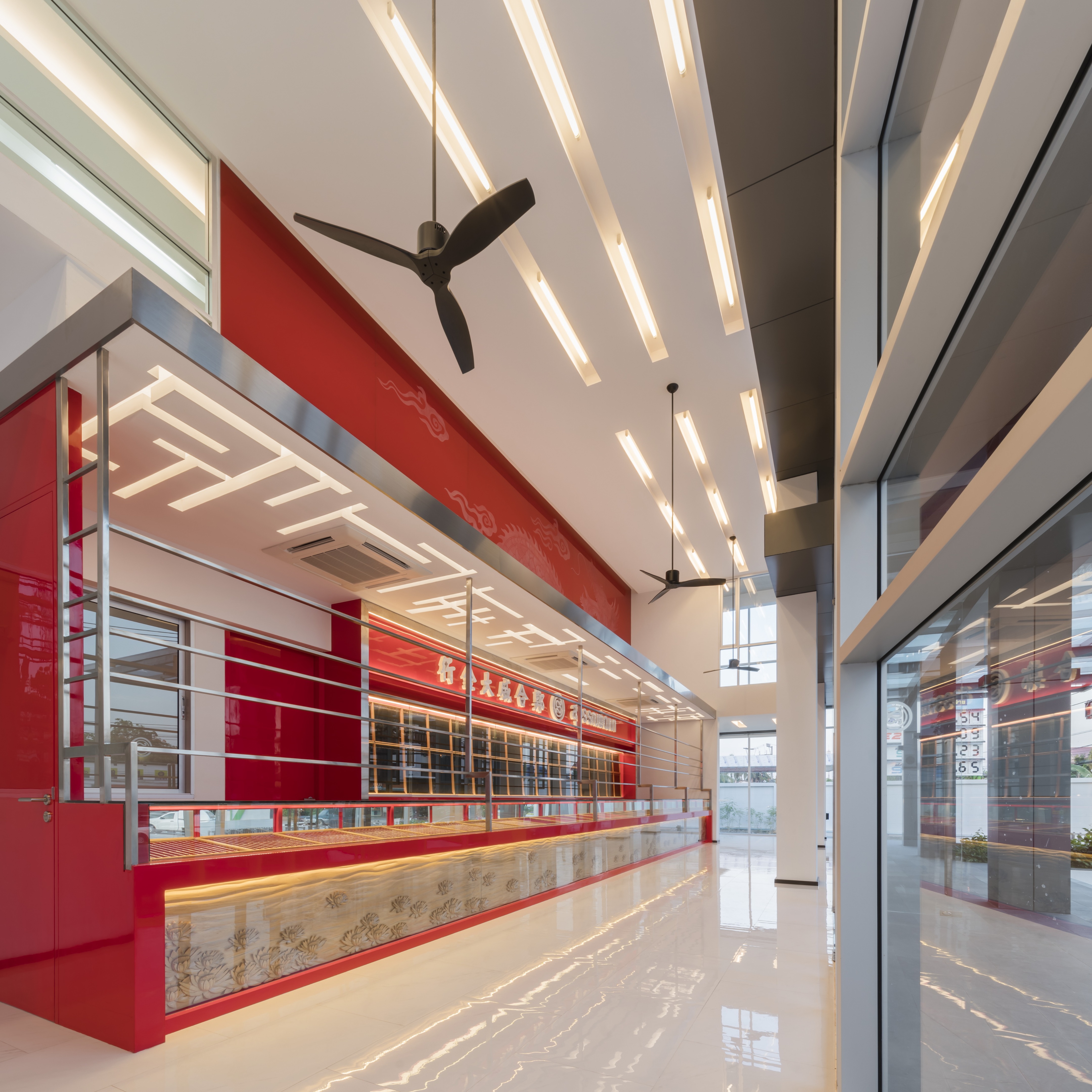 泰国曼谷 Pathumthani 金店 | 红金相映,现代与传统的完美融合-18