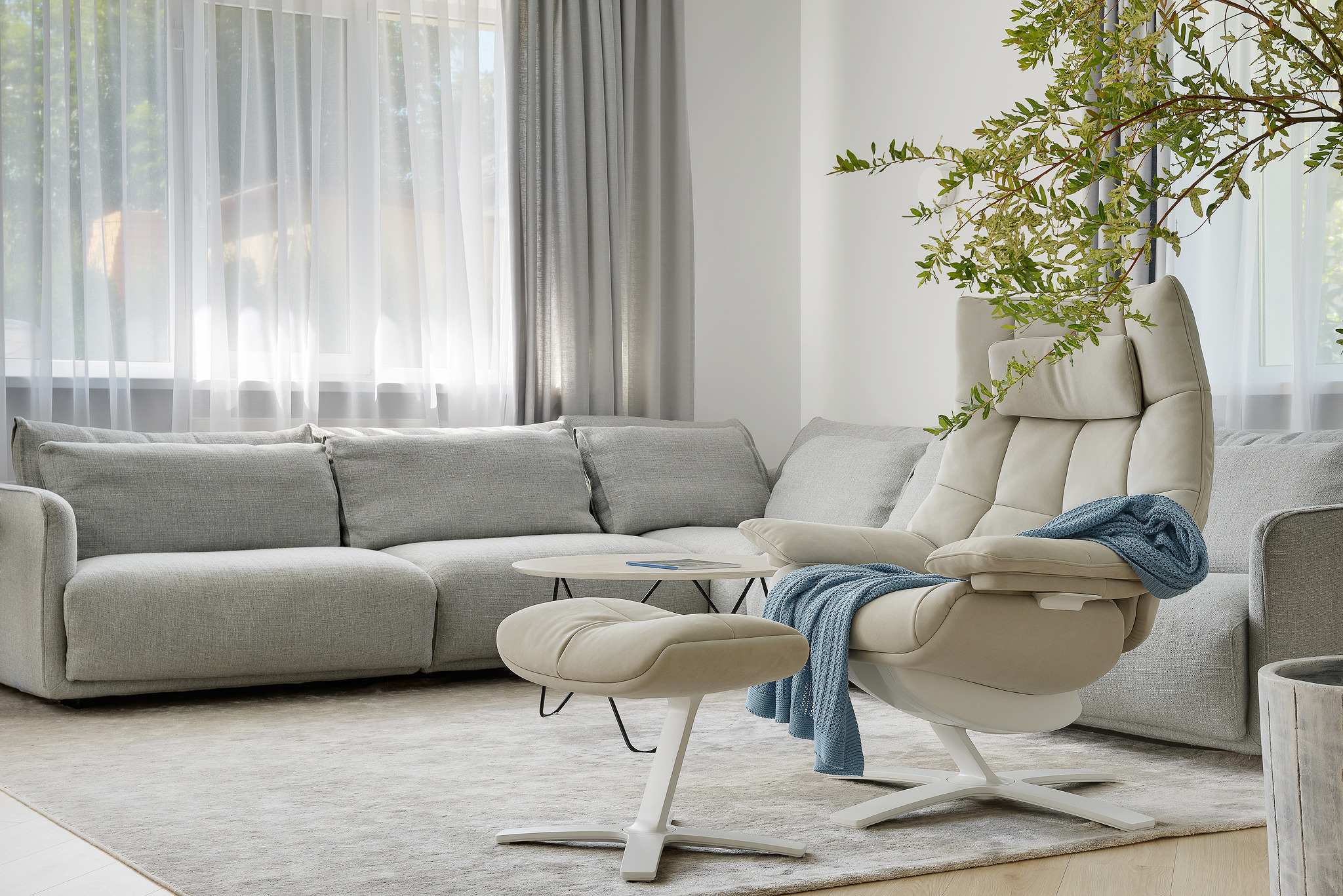 2016 年乌克兰郊区白色夏日别墅-2