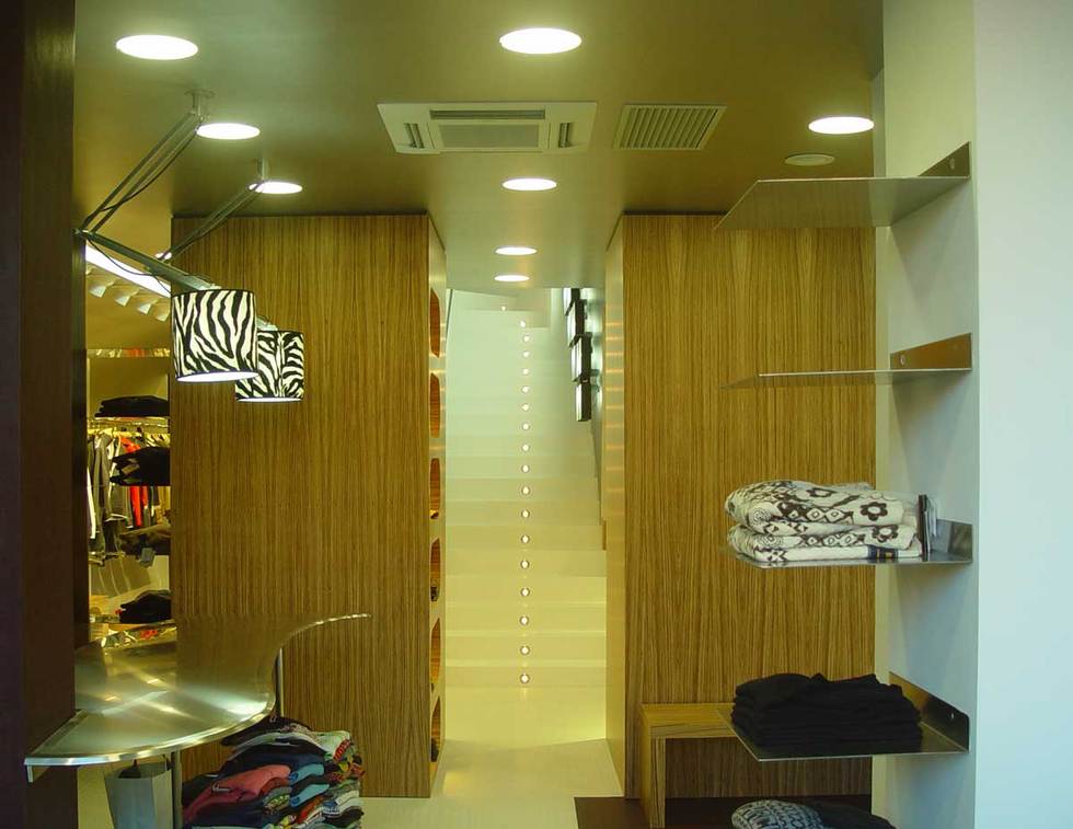 2006 年完成的 Miceli 运动服饰商店室内设计-51