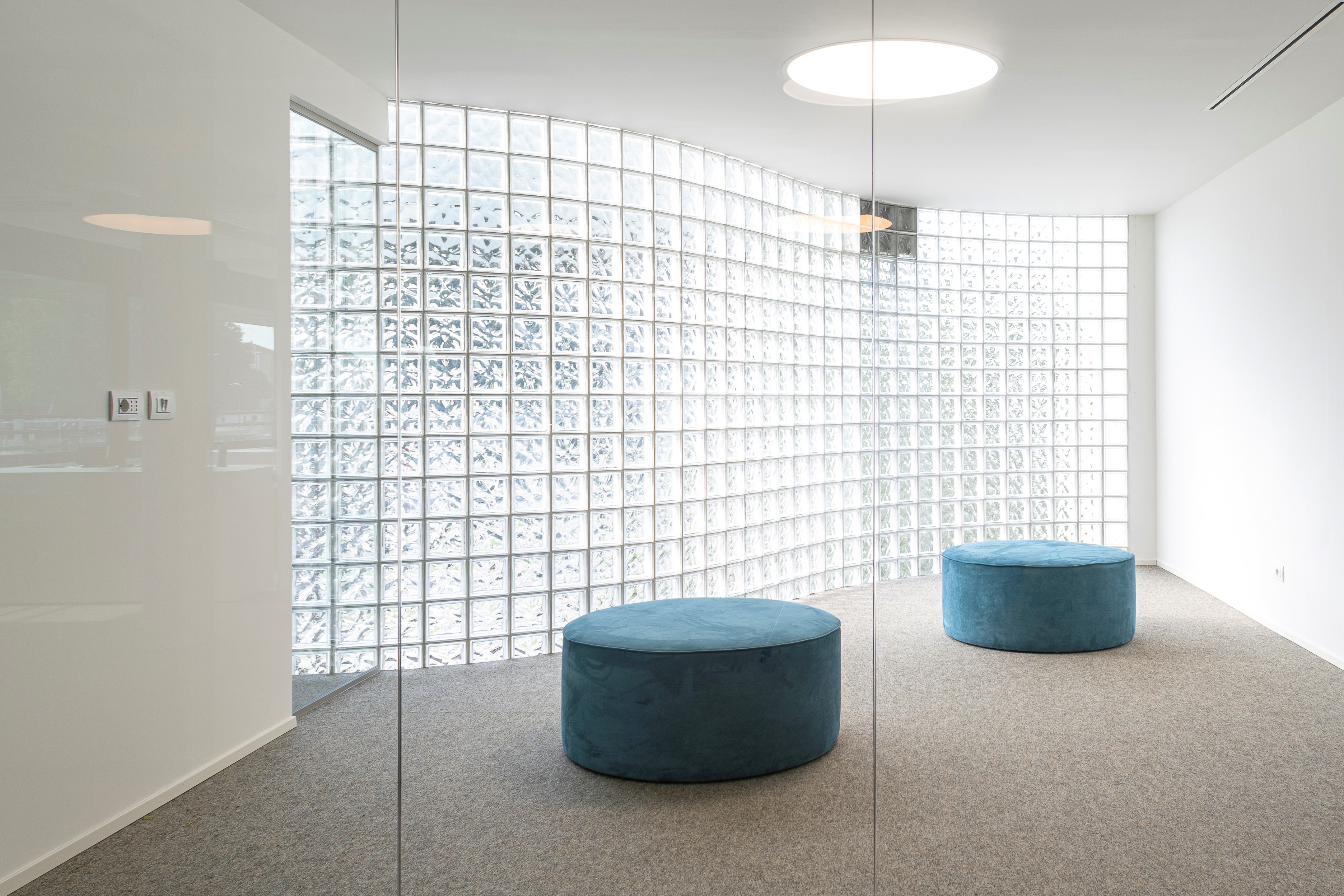 Hansgrohe 意大利总部，现代简约的办公空间-11