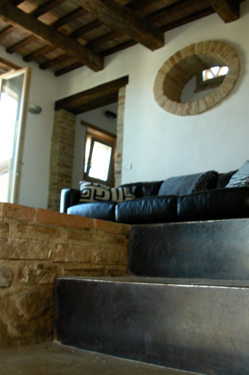 2010 年完成的精美乡村别墅 | 泳池与历史建筑的完美融合-12