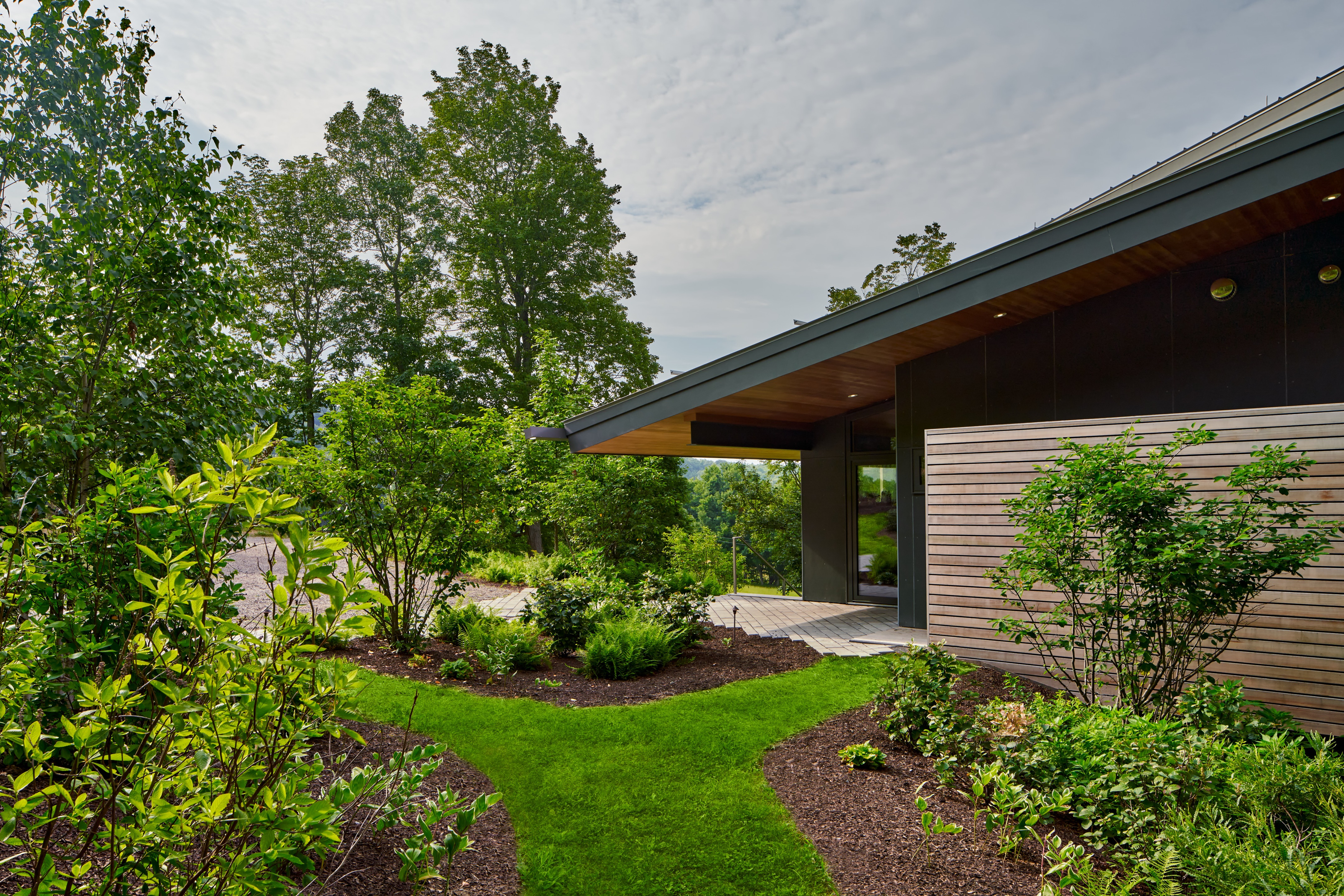 Hawksview | 悬浮在山坡上的多代共享家园-15