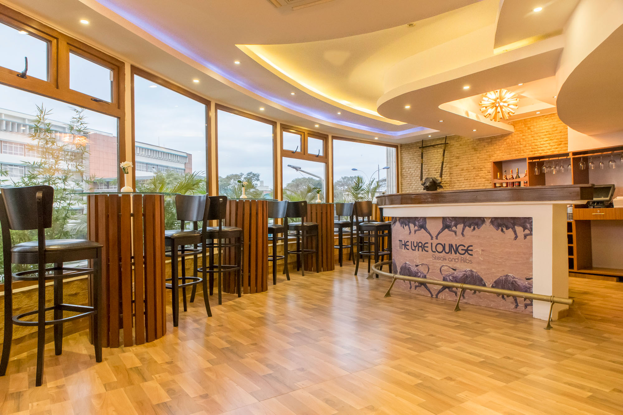 内罗毕丽丽安塔楼的华丽转身· Lyre 肋排牛排酒吧-3