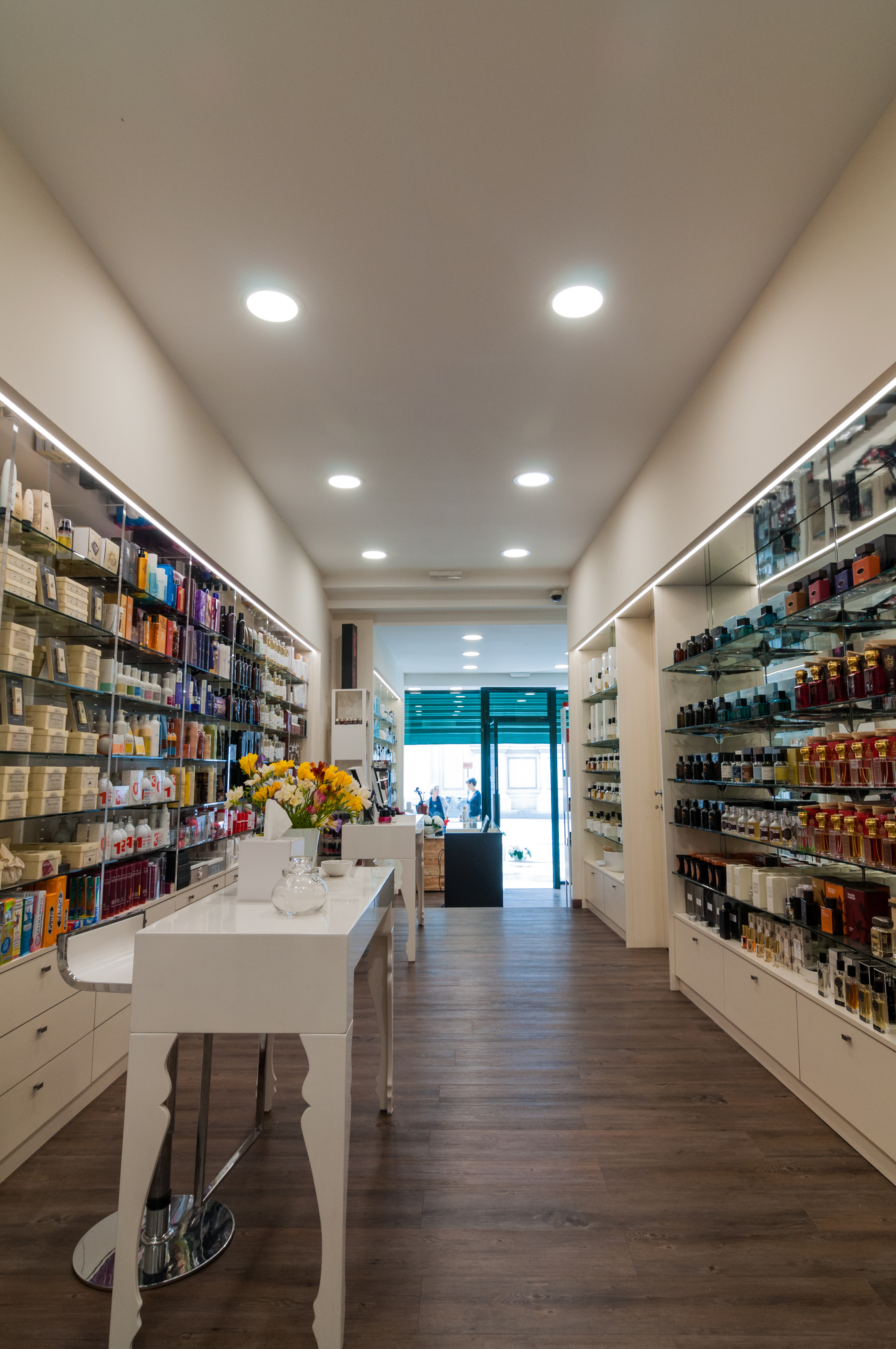 历史建筑中的香氛店重生-28