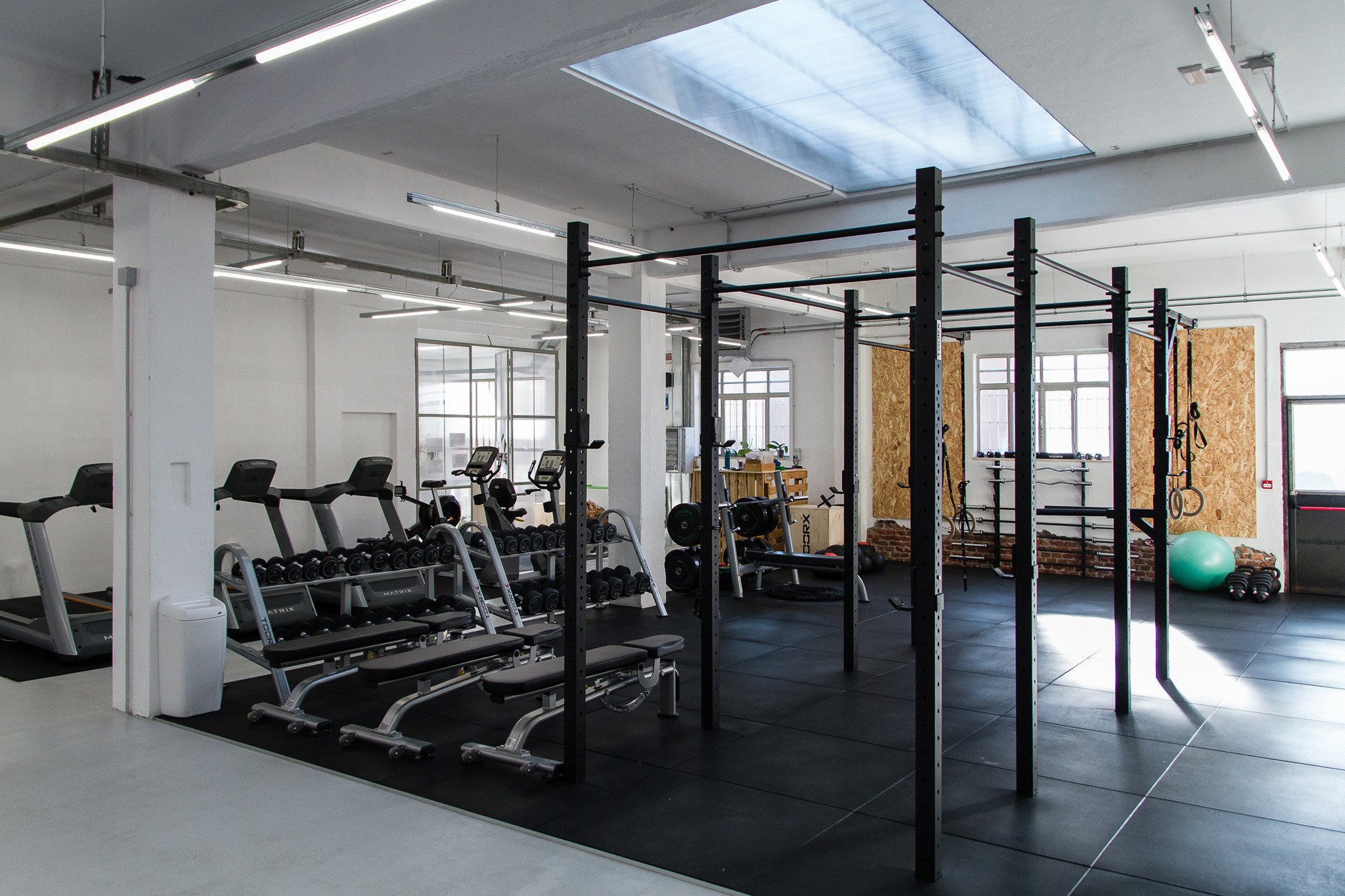 灵活多变的工业风健身空间-6