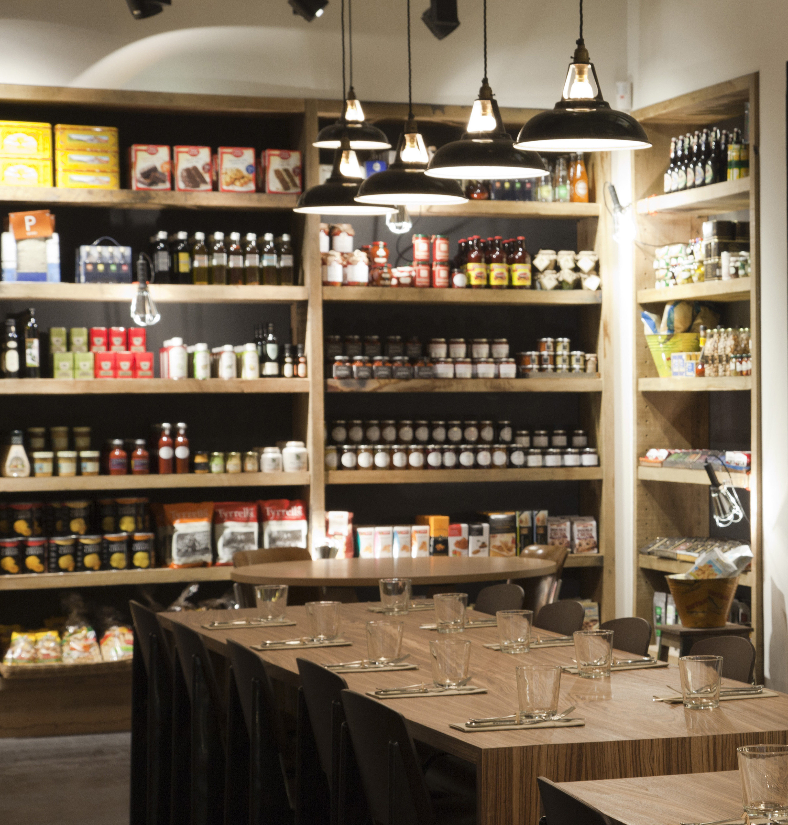 Cornelia & Co 餐厅 | 融入生活的美食空间-8