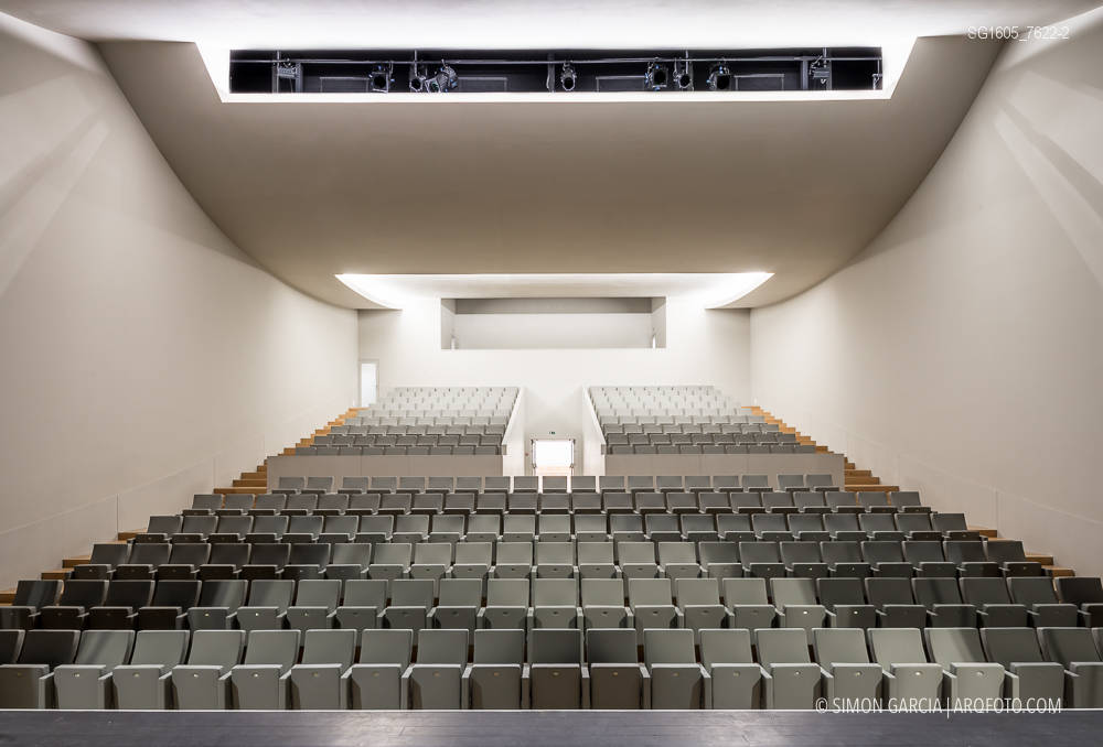 阿尔瓦罗·西扎的 Llinars 音乐厅-33