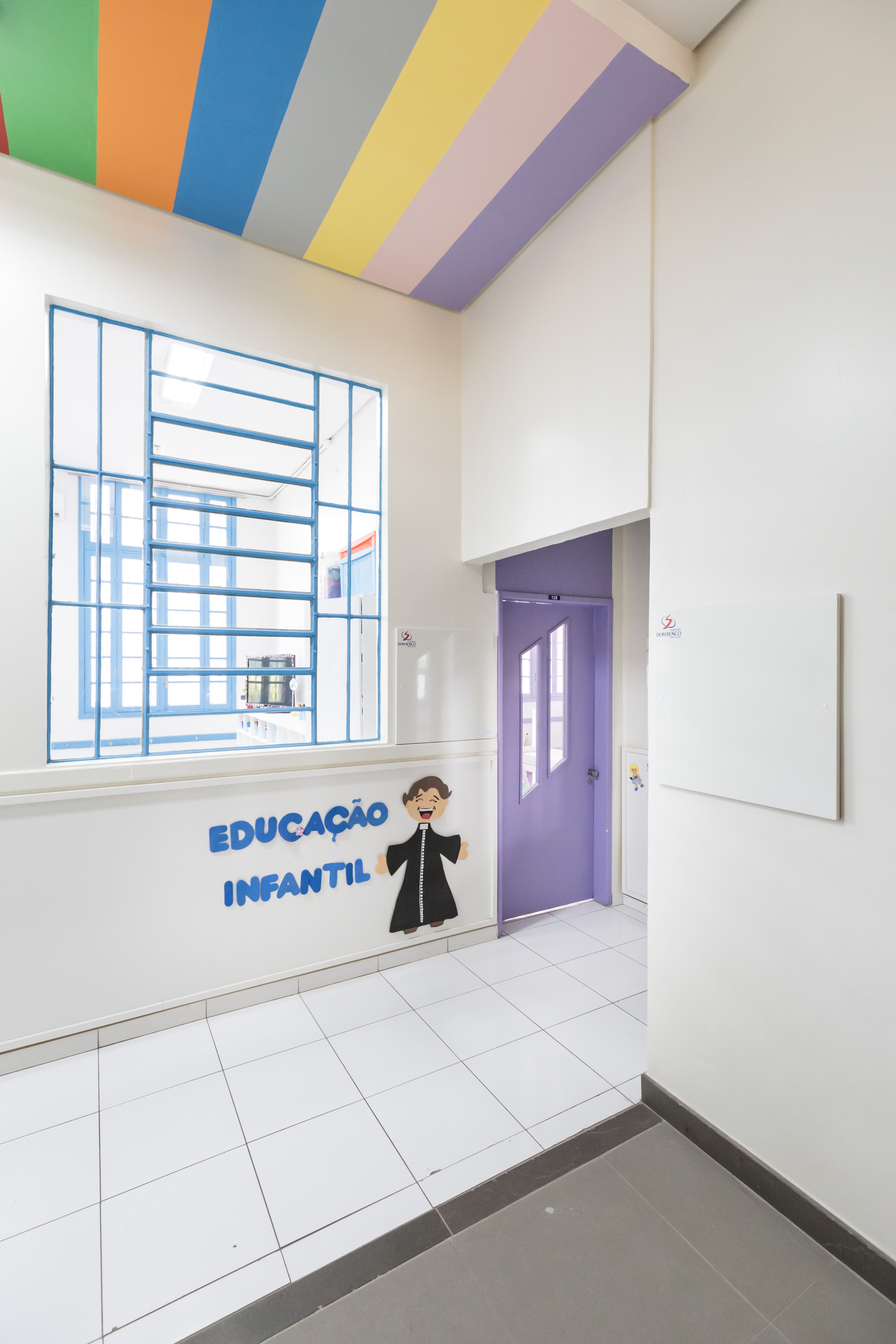 巴西幼儿园色彩斑斓的空间设计-19