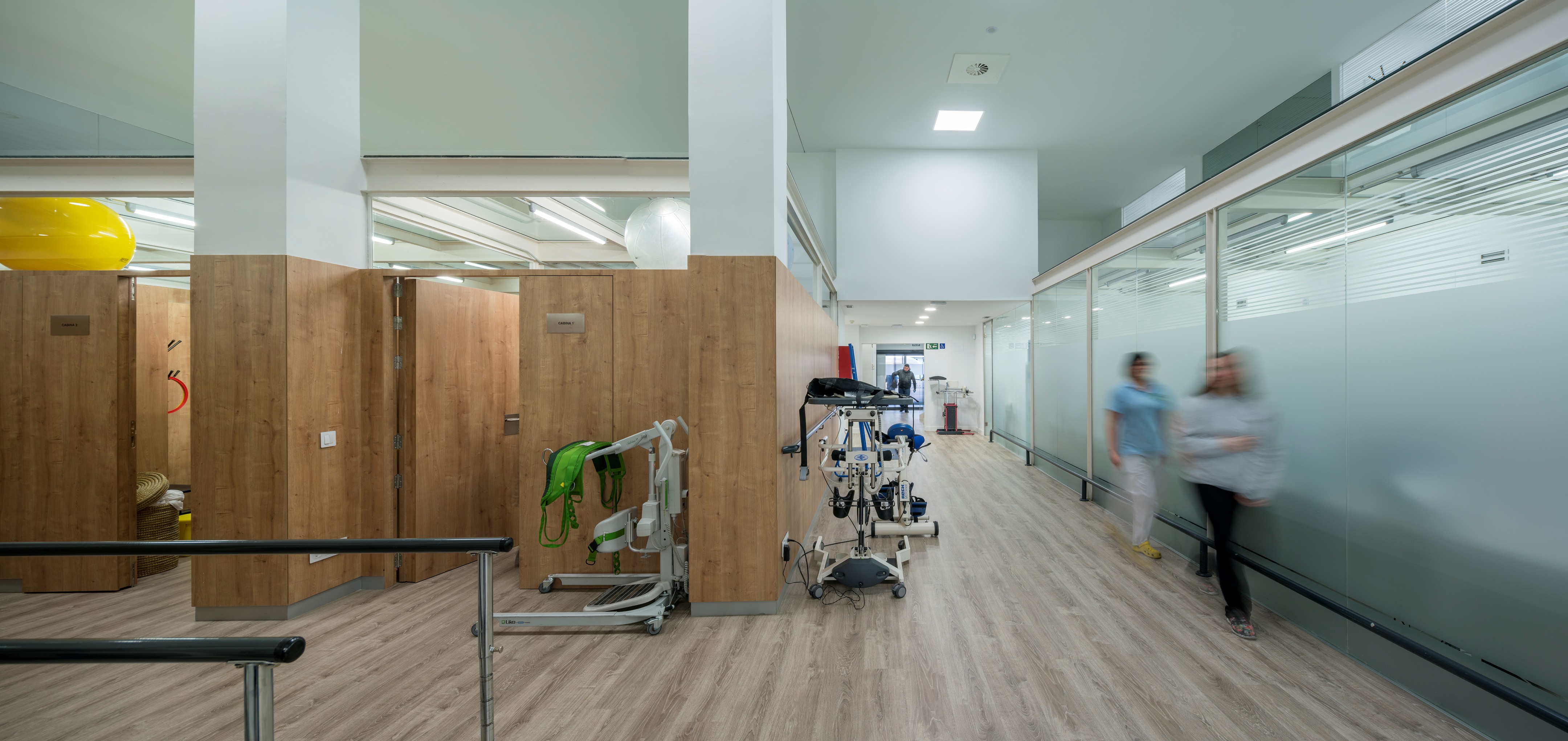 多功能康复中心 · 融入景观的城市医疗空间-17