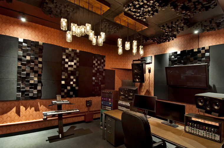 麦克莫瑞与瑞安·刘易斯选用 Vicoustic 打造顶级录音室-0