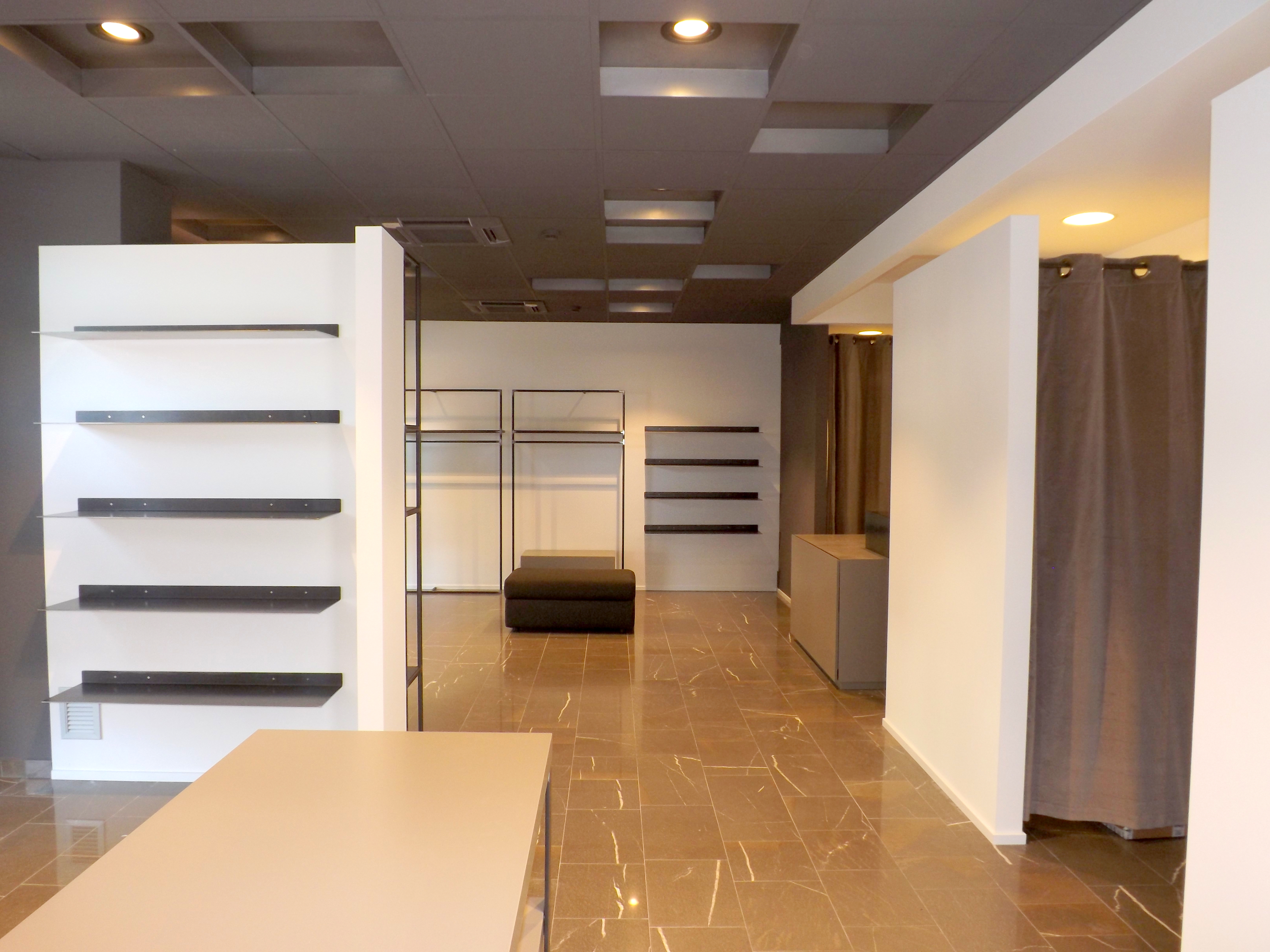 2017 年完成的意大利商店室内设计案例-15