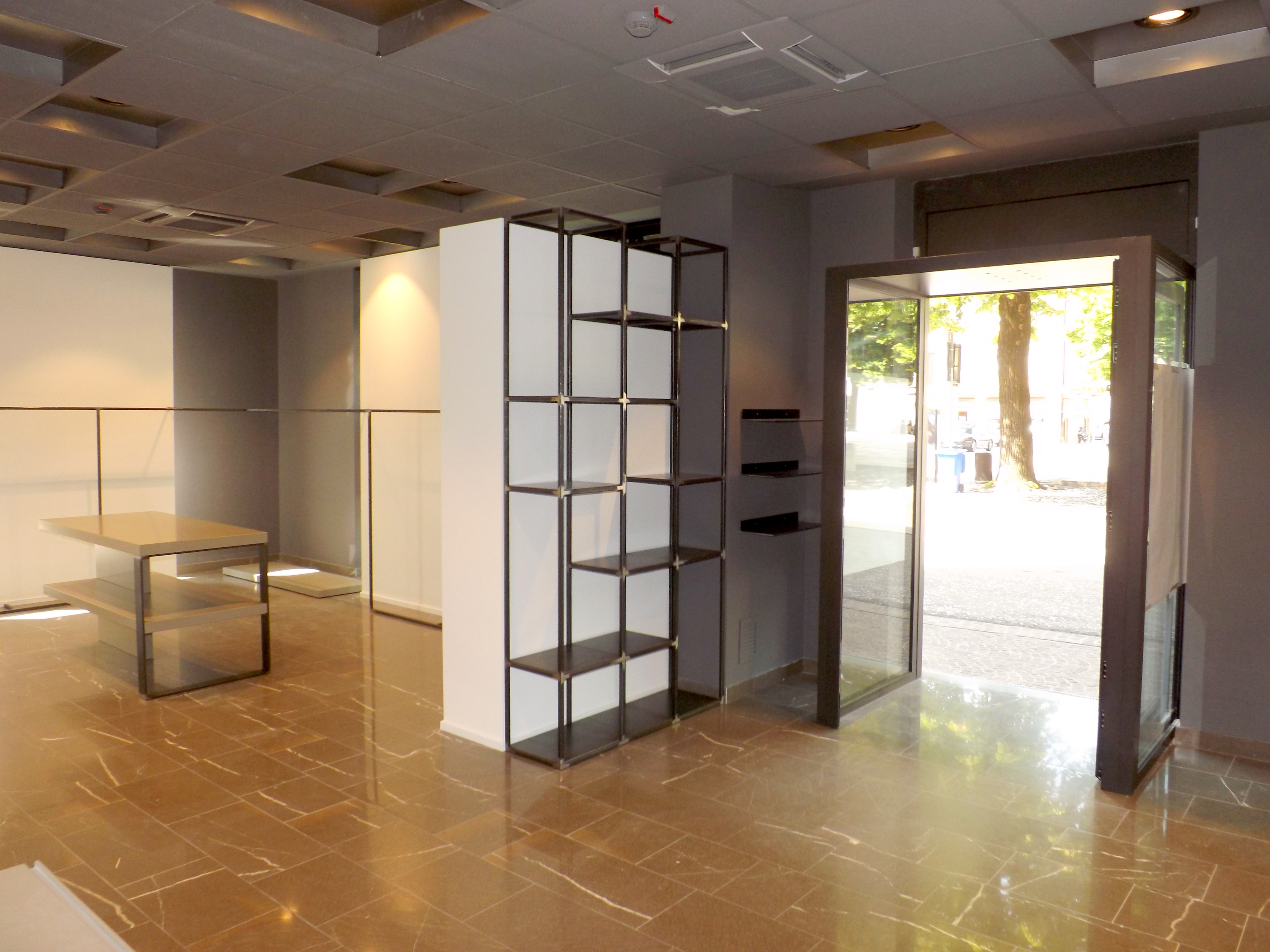 2017 年完成的意大利商店室内设计案例-10