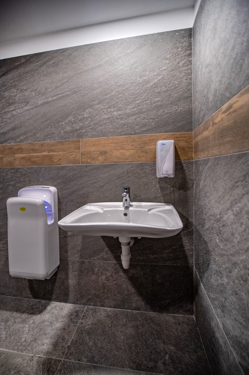 雪山之上的温馨猫舍——La Tana del Gatto 餐厅设计-44