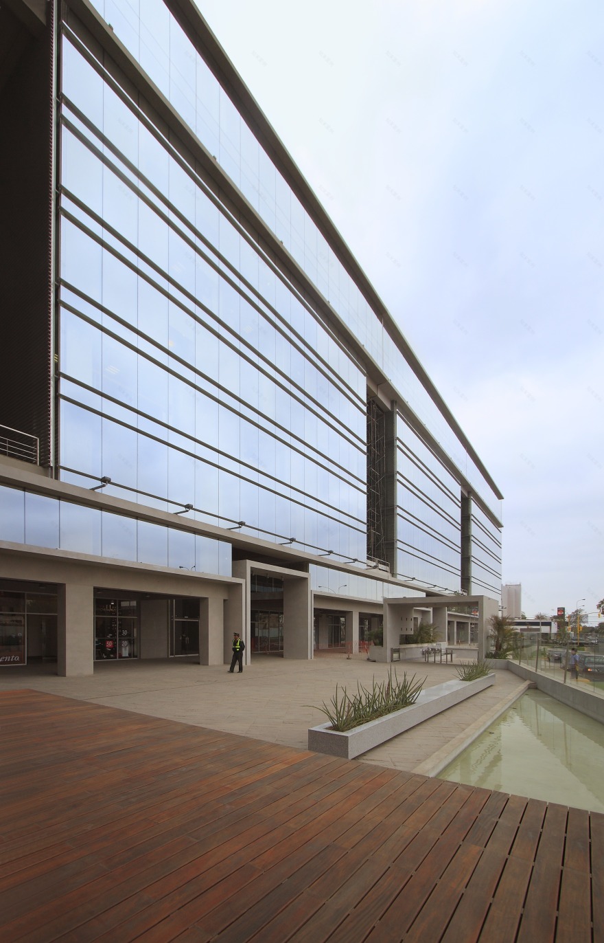 Centro Empresarial Cronos——现代办公建筑的绿色与功能融合-15