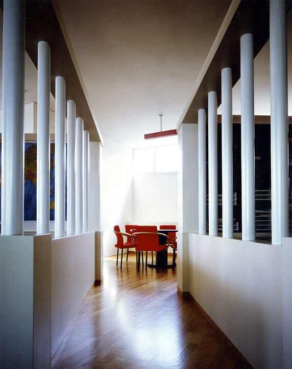 阿玛尼设计室打造 2010 年 Cosa 旅行社室内设计-6