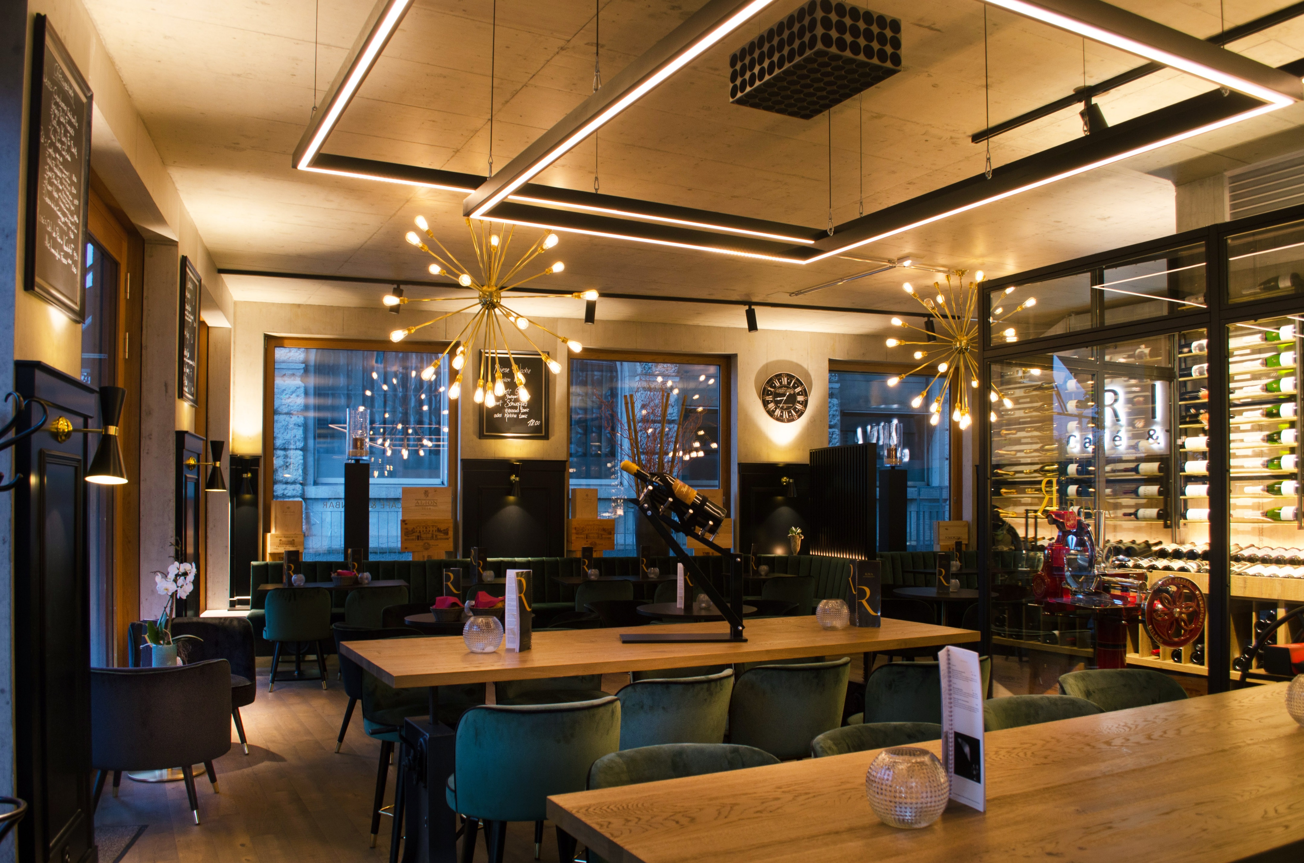 里瓦咖啡馆和酒吧-4